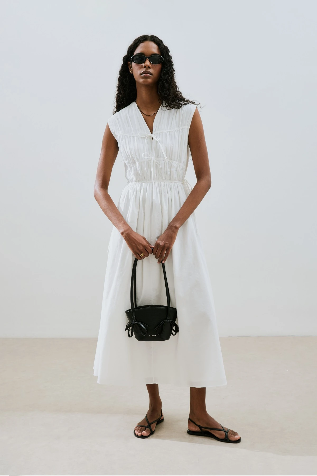 BÜZGÜLÜ BAĞLAMA DETAYLI ELBİSE EKRU