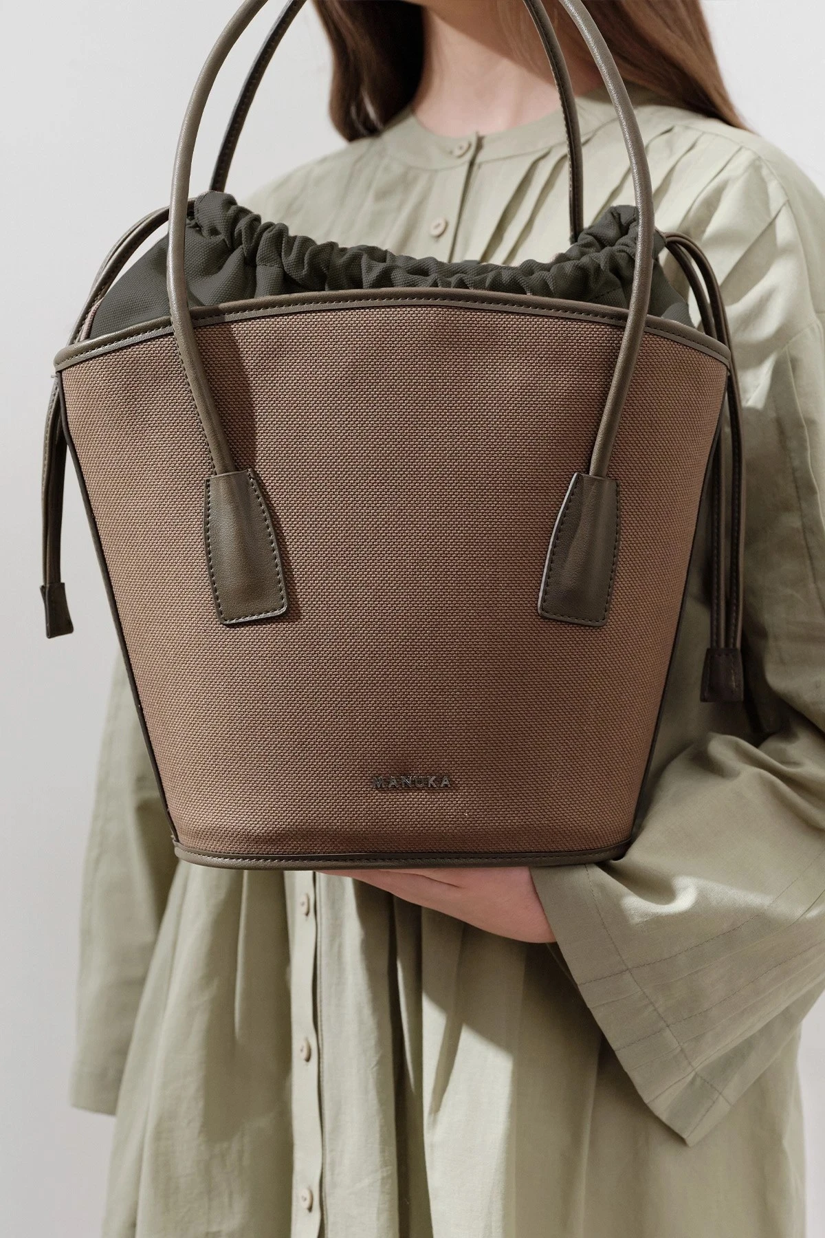 CANVAS BUCKET BAG BROWN