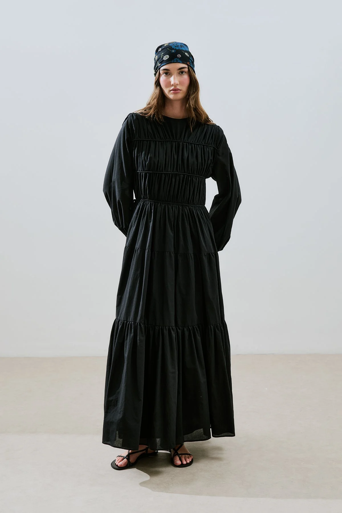 BÜZGÜLÜ UZUN KOL ELBİSE SİYAH