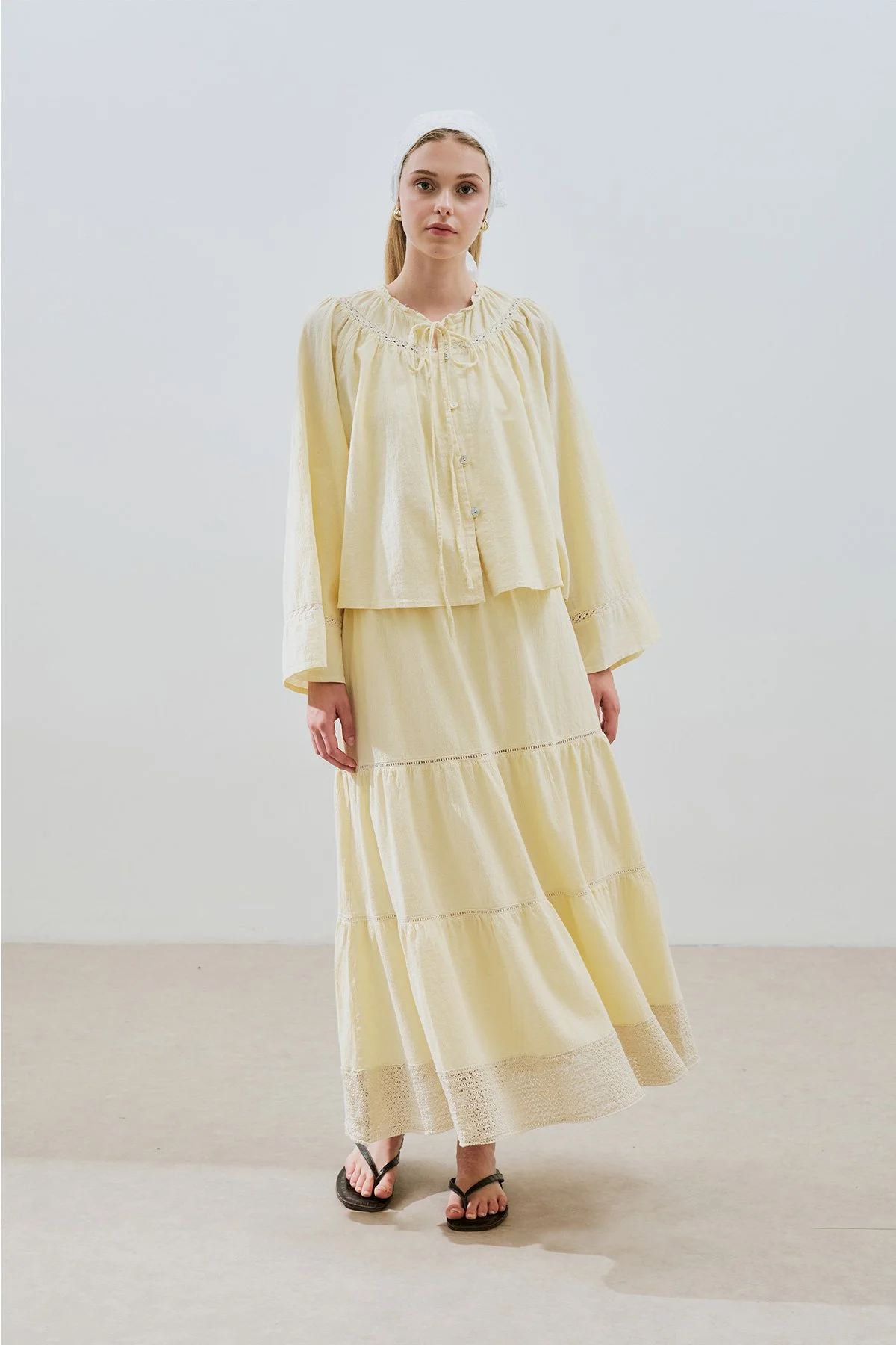 DOKULU İŞLEMELİ KISA BLUZ SARI