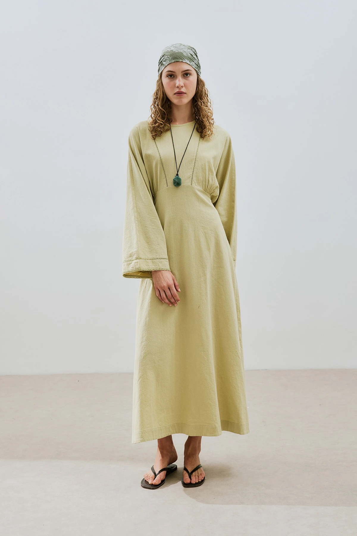 DOKULU ŞERİT DETAYLI ELBİSE SOFT YEŞİL