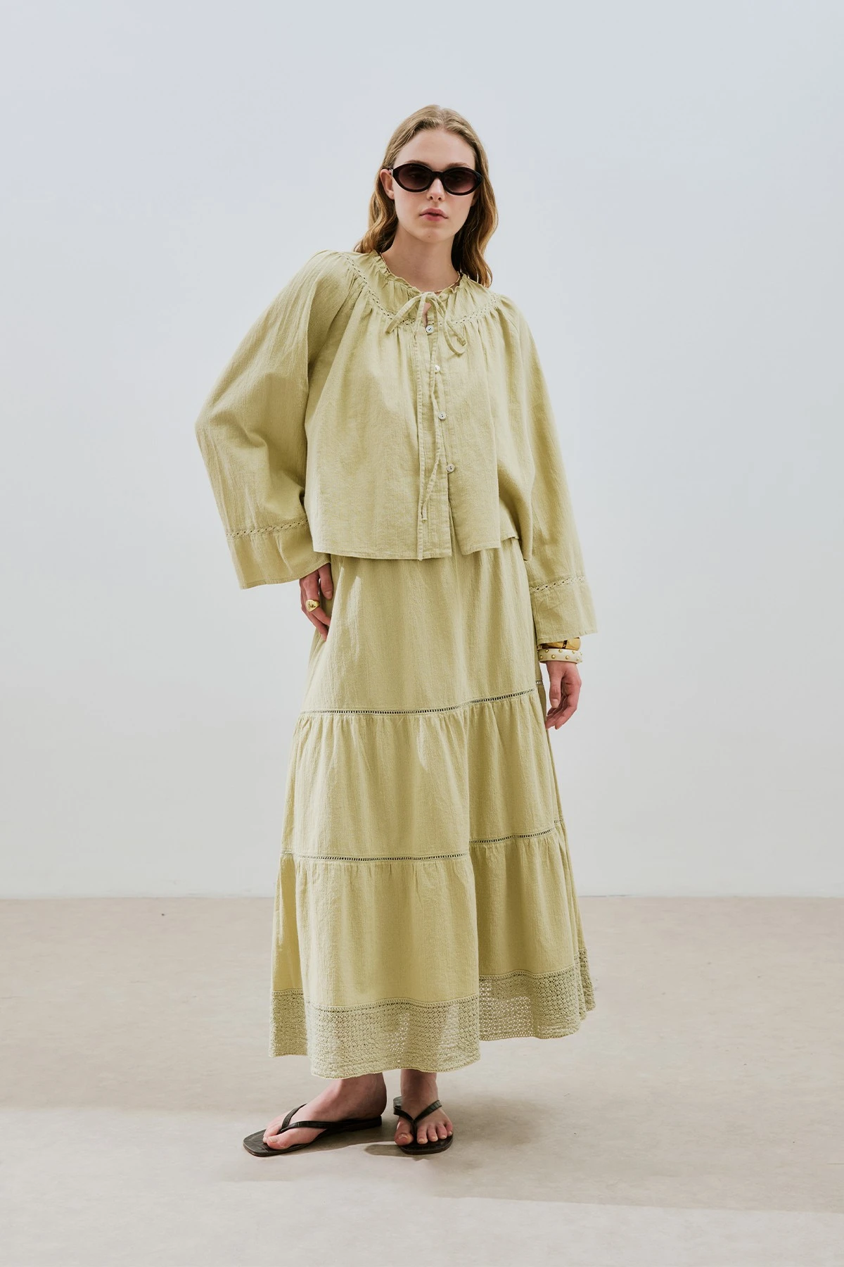 DOKULU İŞLEMELİ KISA BLUZ SOFT YEŞİL