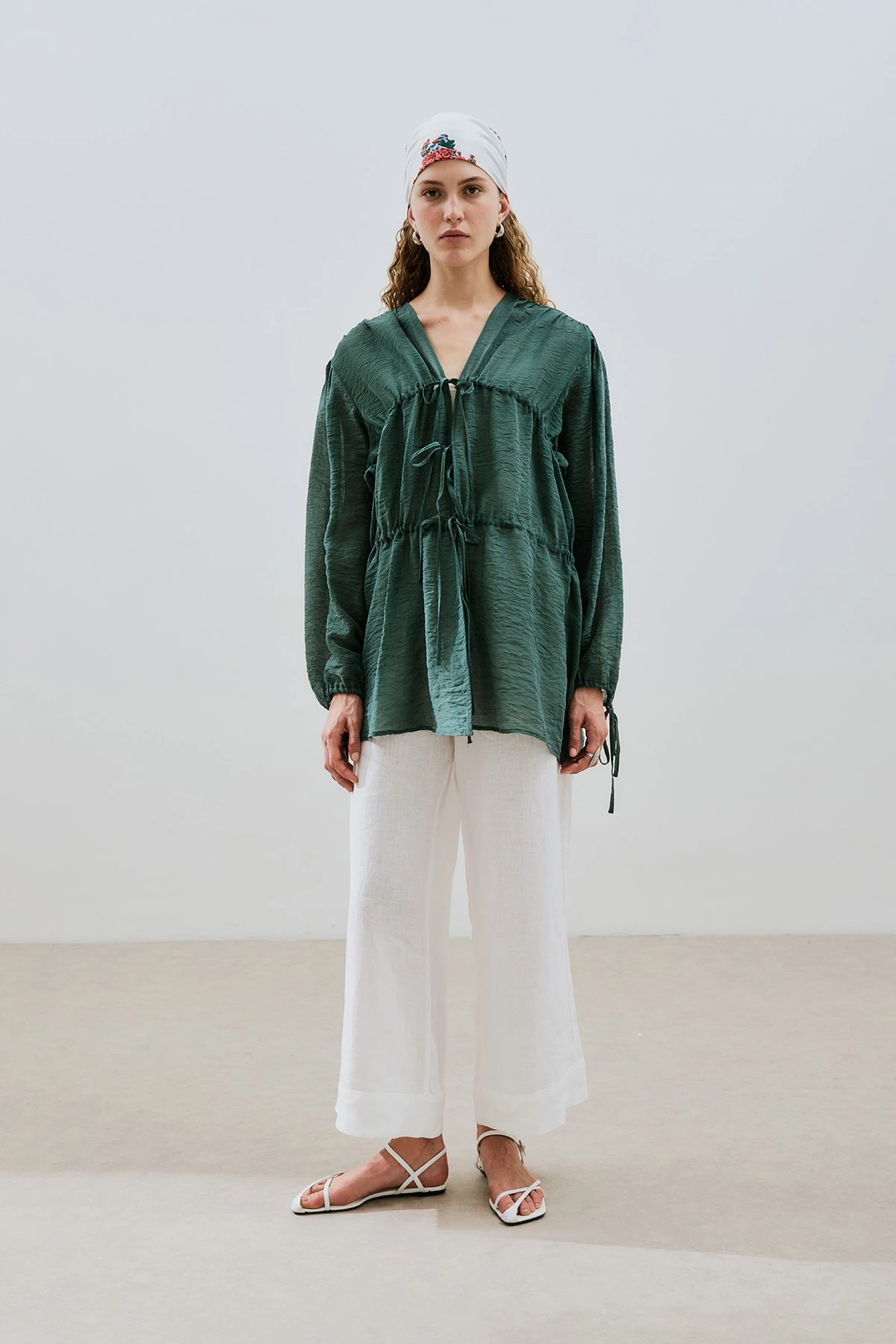 BÜZGÜLÜ BAĞLAMALI BLUZ YEŞİL