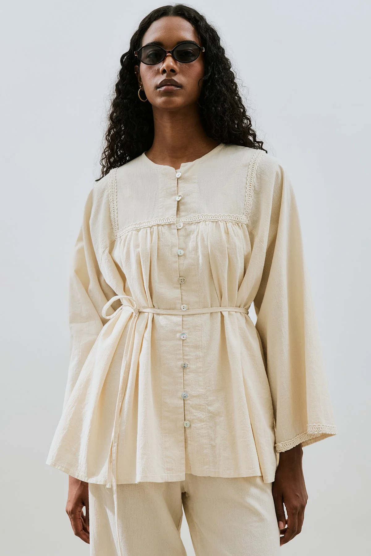 NATURAL TEXTURED EMBROIDERED SHIRT