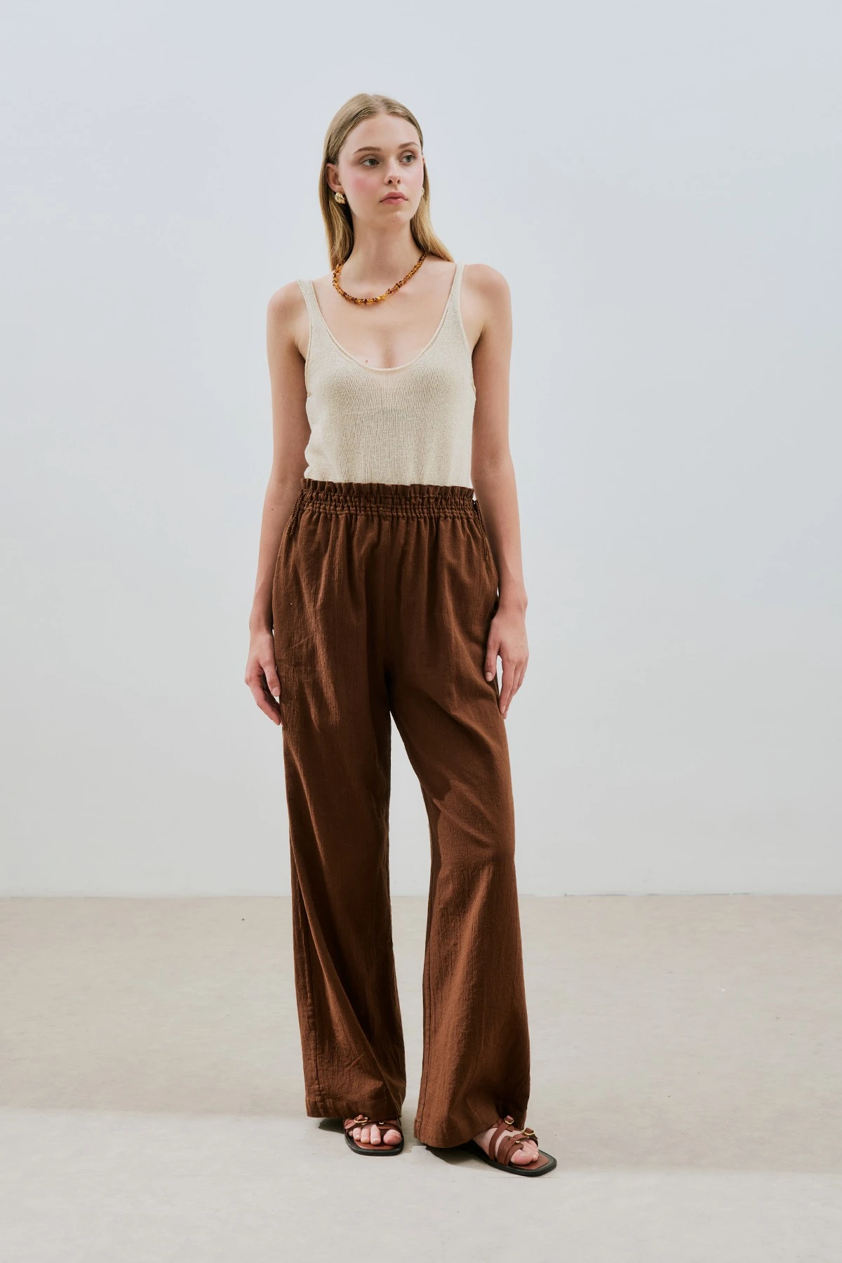 TEXTURED TIE-UP PANTS BROWN