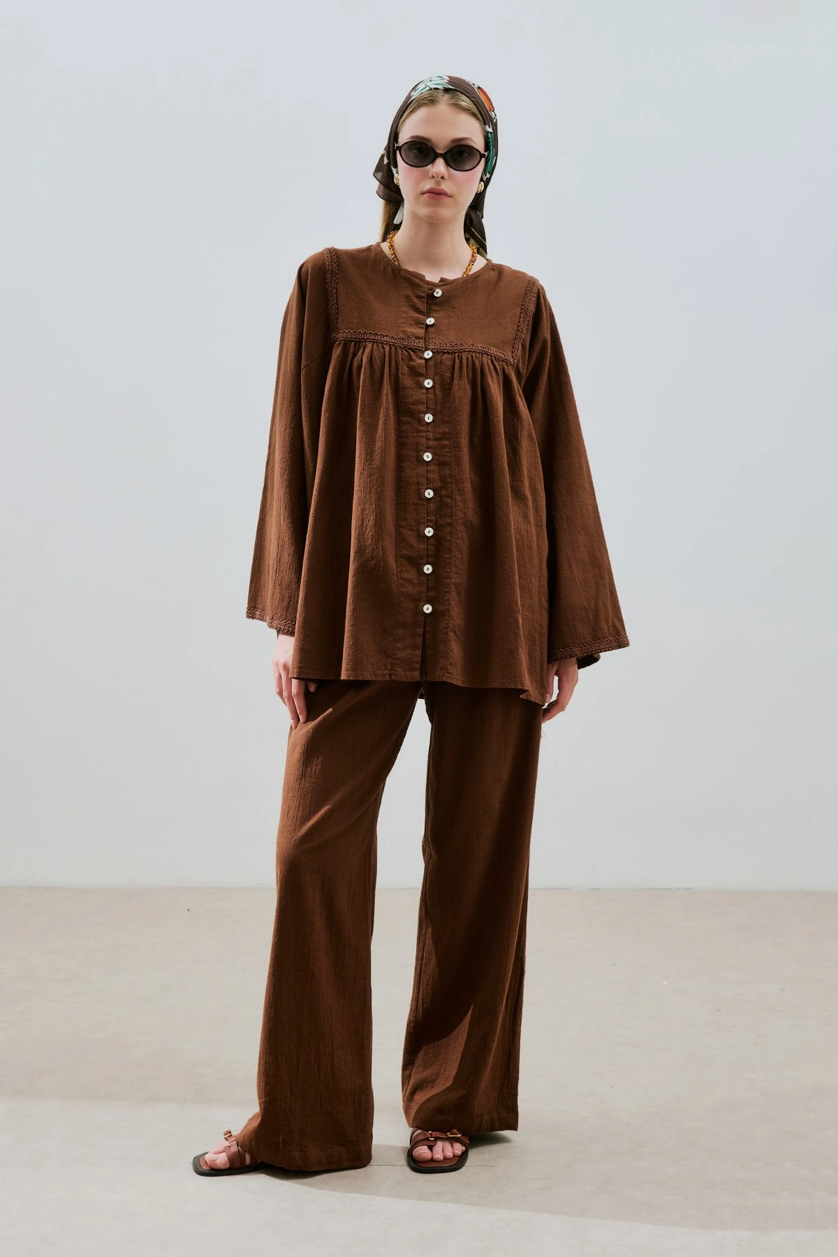 TEXTURED EMBROIDERED SHIRT IN BROWN