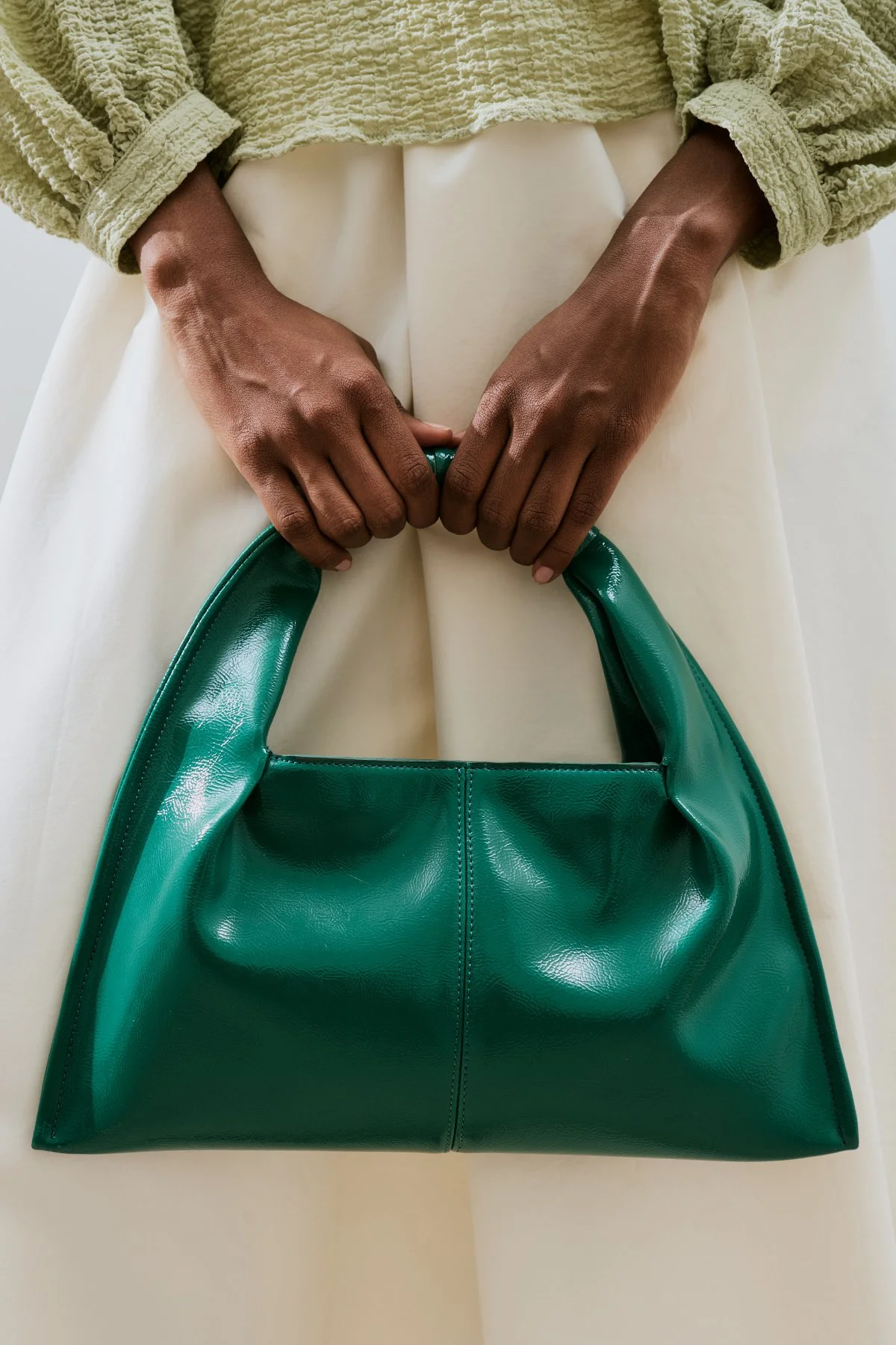 PARLAK DERİ EL ÇANTASI PETROL