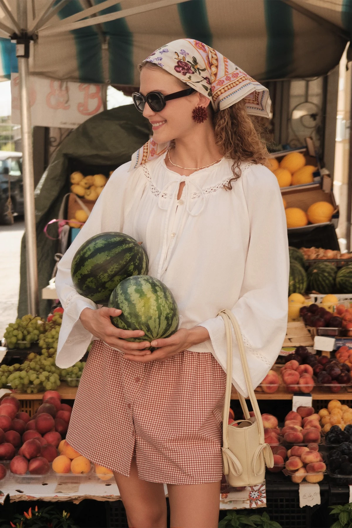 DOKULU İŞLEMELİ KISA BLUZ EKRU