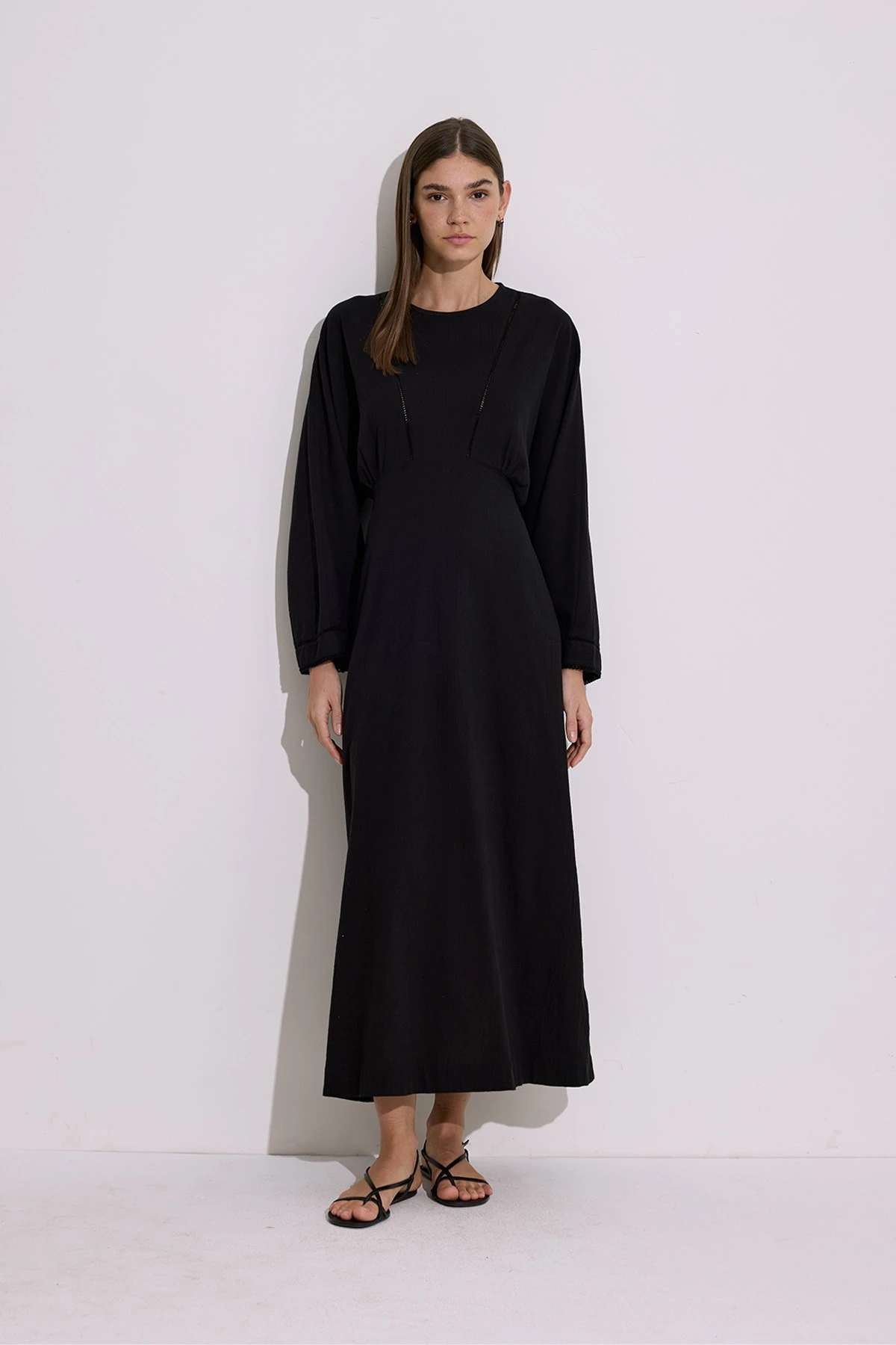 DOKULU ŞERİT DETAYLI ELBİSE SİYAH