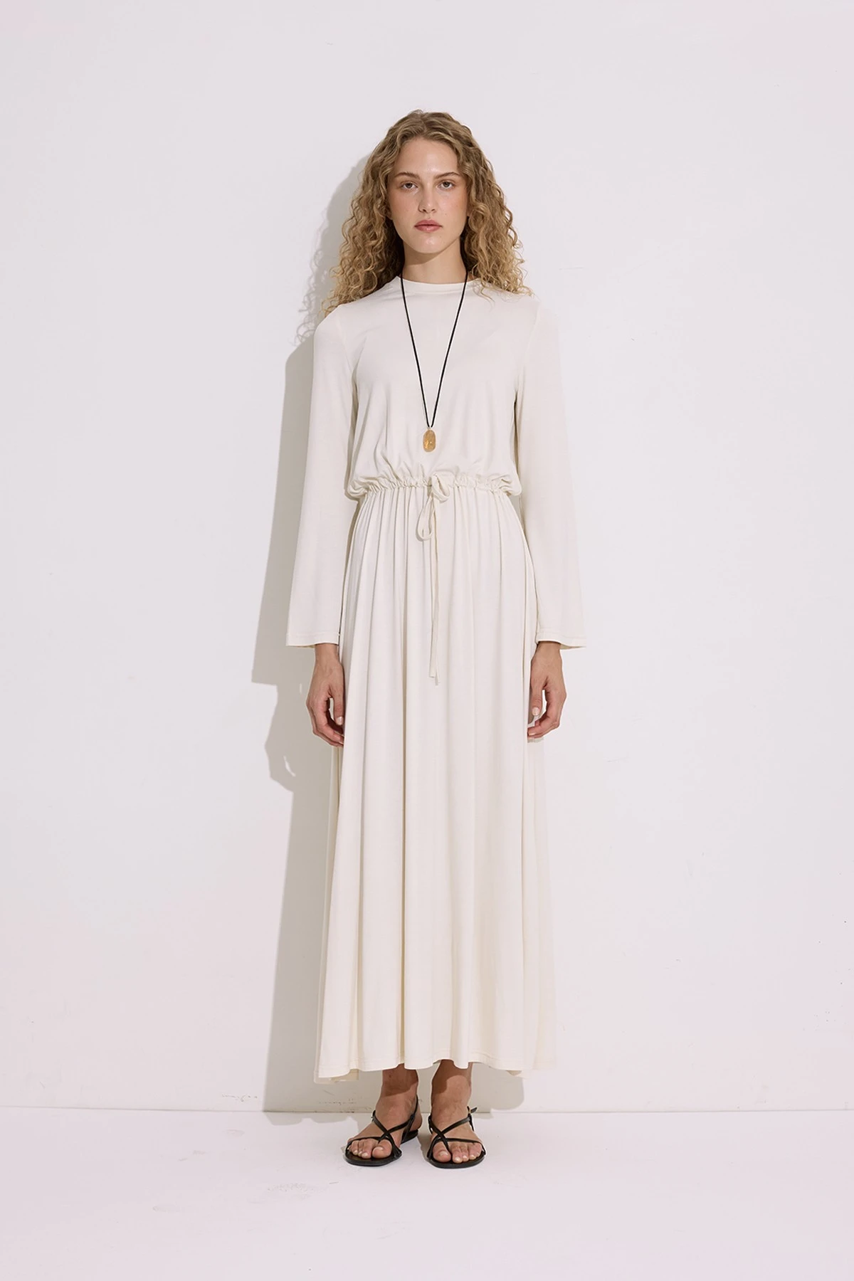 DÖKÜMLÜ UZUN KOL ELBİSE İNCİ