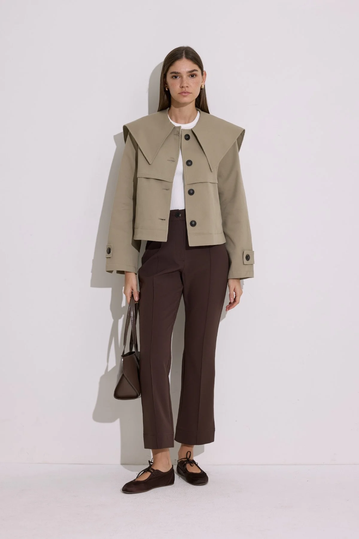 WIDE COLLAR SHORT TRENCH COAT IN GREEN  WIDE COLLAR SHORT TRENCH COAT IN GREEN