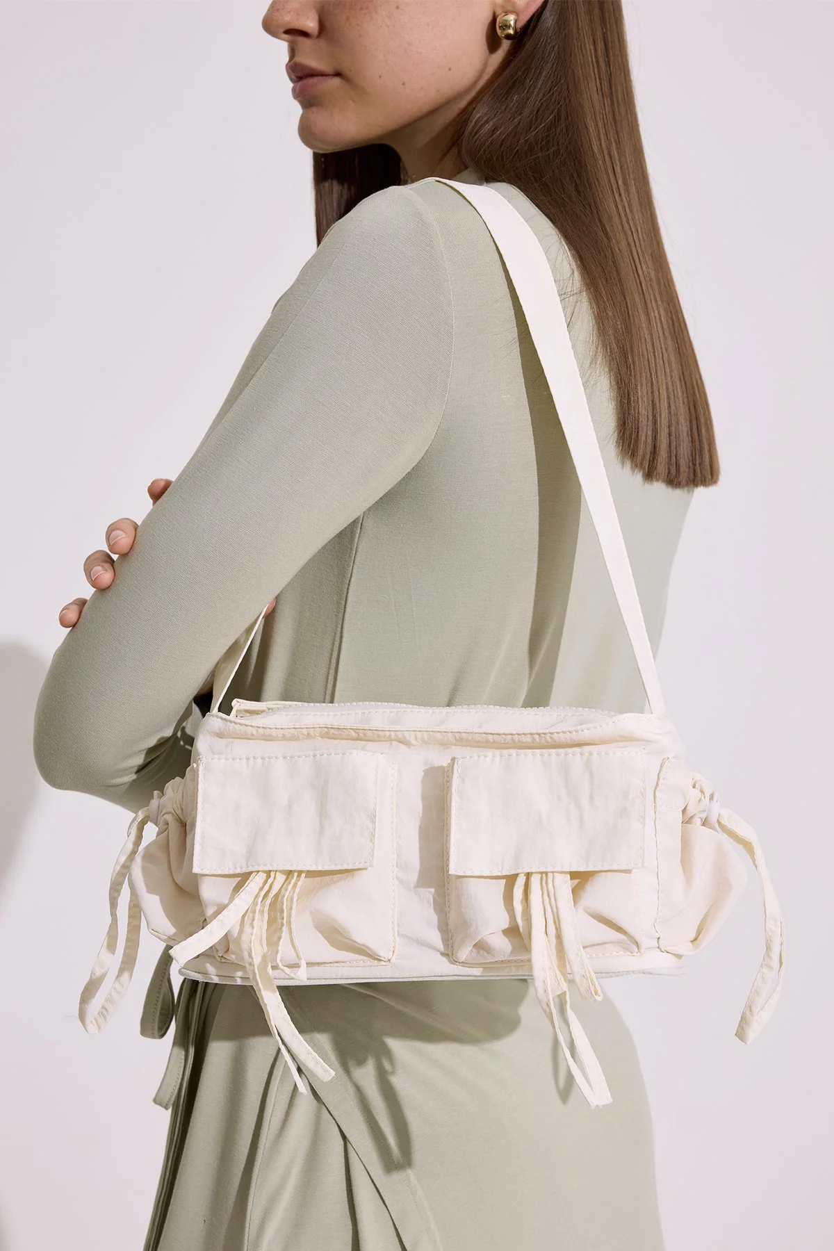 CEP DETAYLI BAĞCIKLI ÇANTA VANİLYA