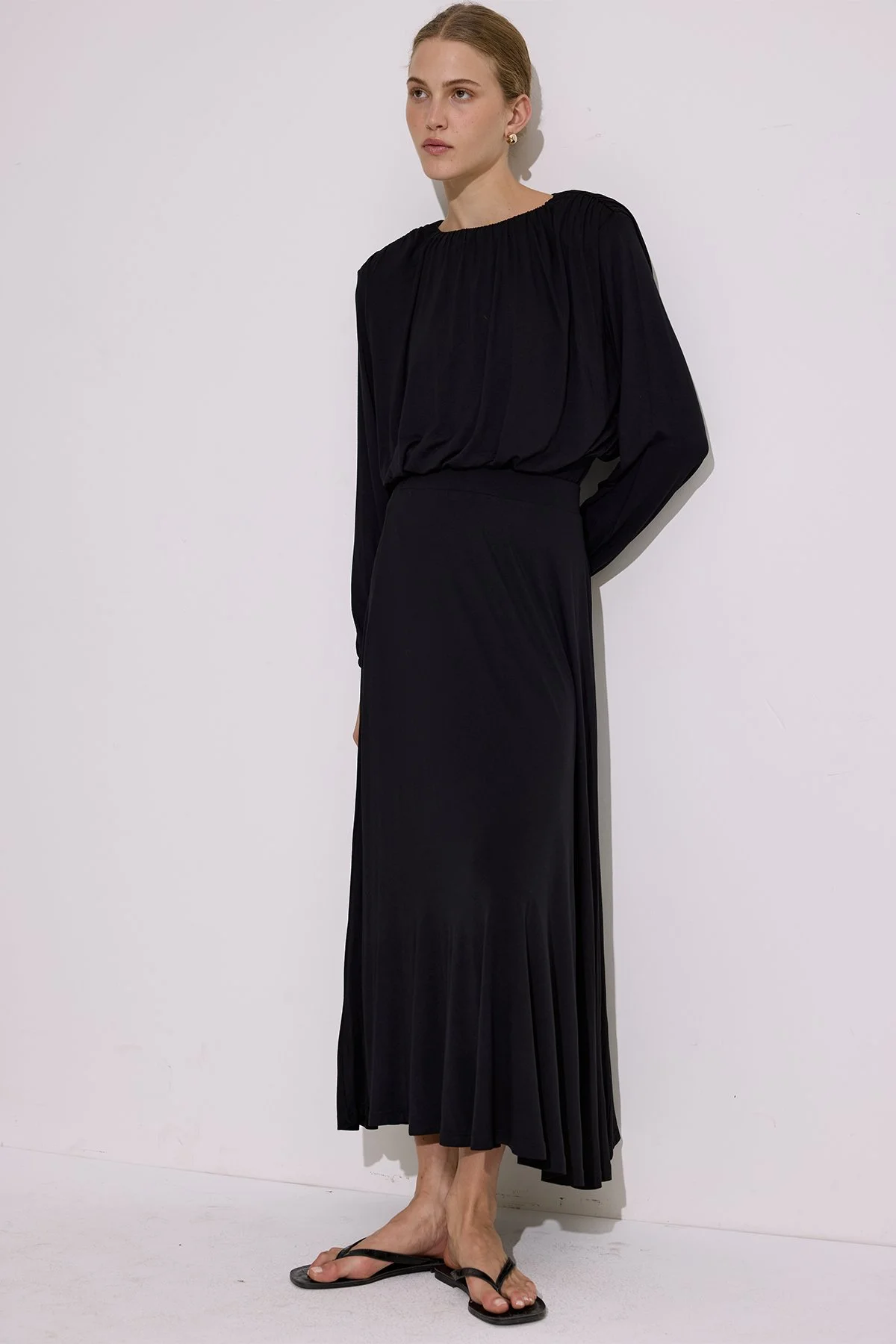 DÖKÜMLÜ ETEK SİYAH