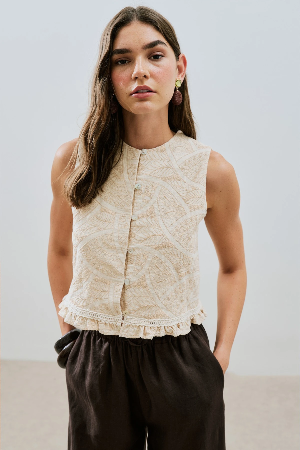 DOKULU NAKIŞLI YELEK NATURAL