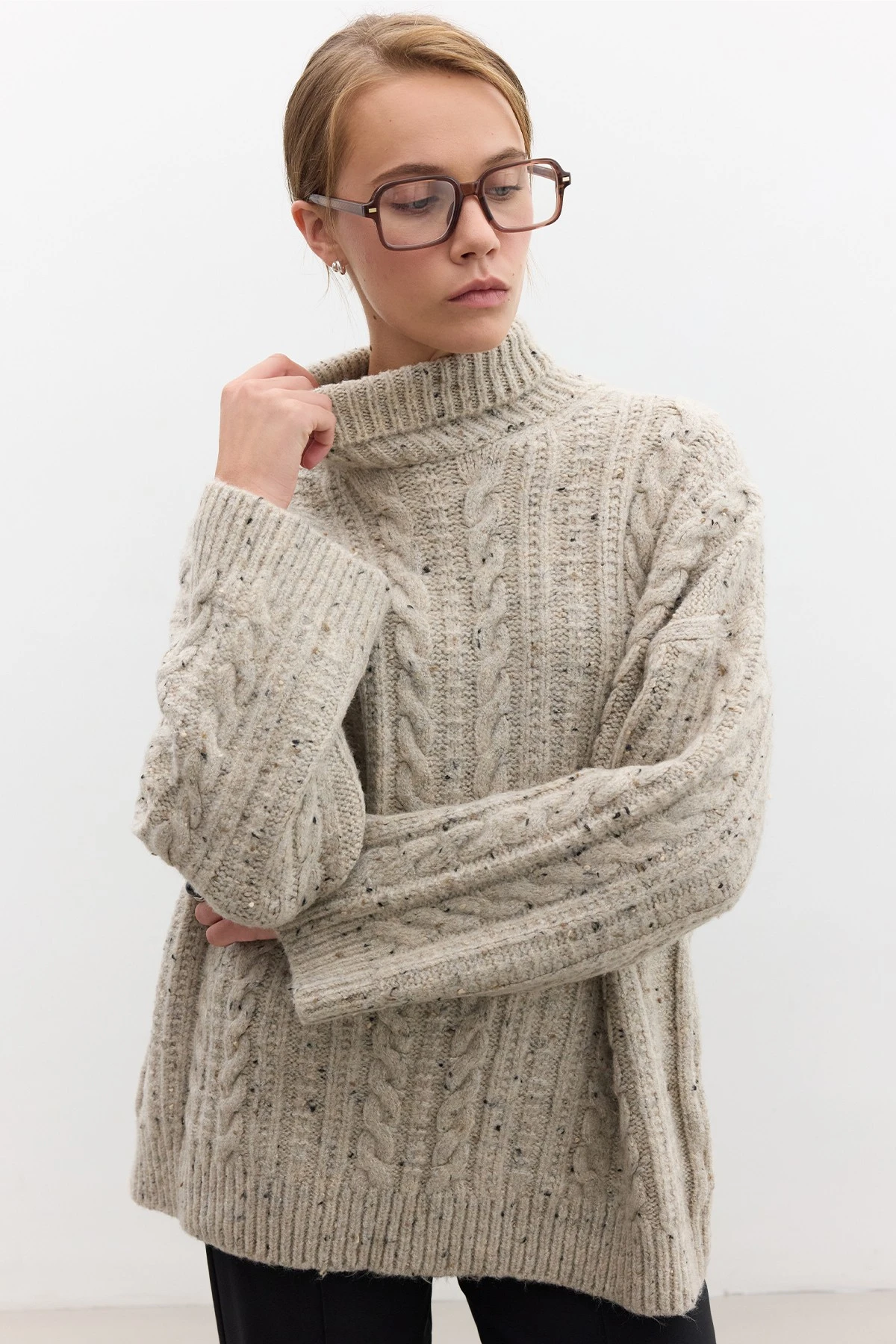 TURTROUS KNIT KNIT SWEATER BEIGE TURTROUS KNIT KNIT SWEATER BEIGE