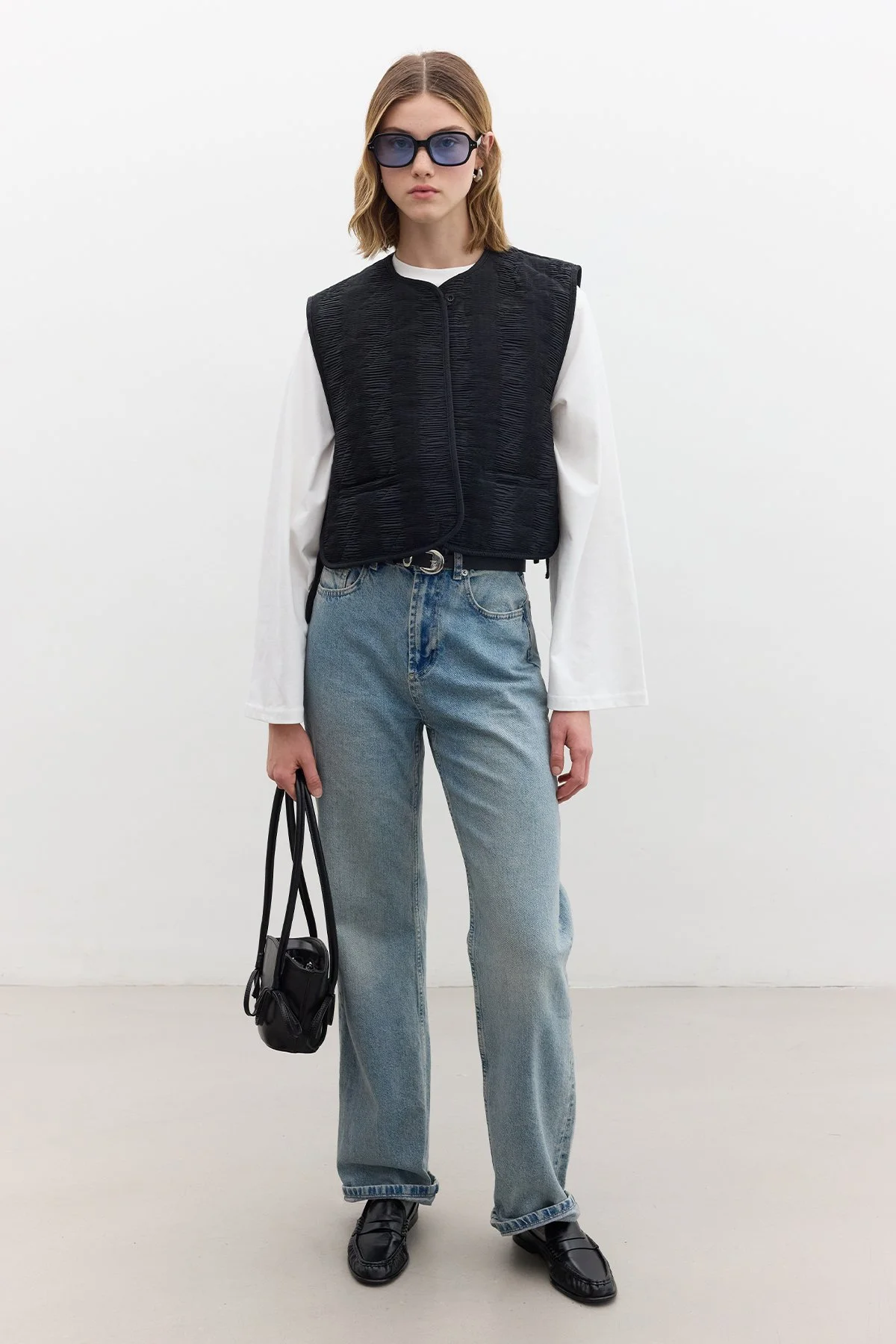 KAPİTONE NAKIŞLI YELEK SİYAH