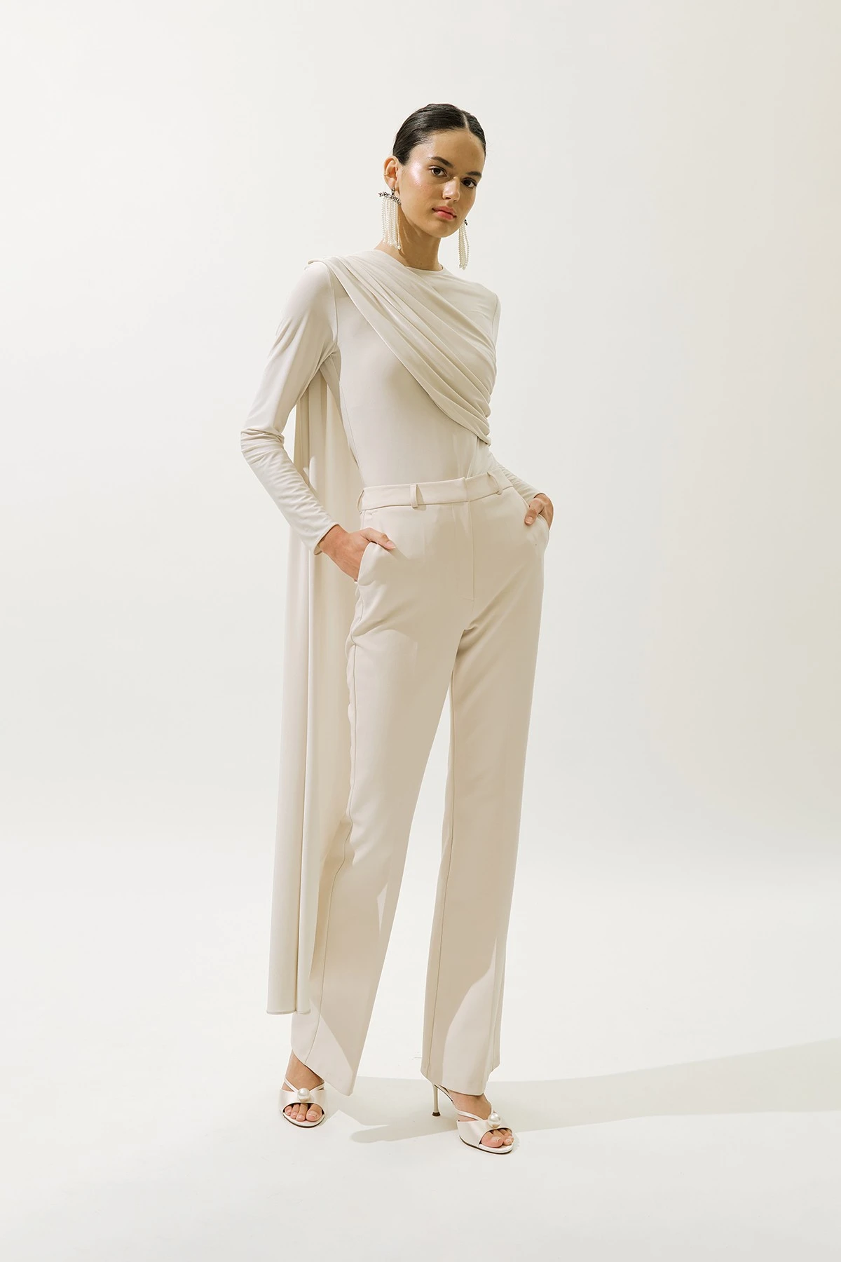 PELERİN DETAYLI BLUZ İNCİ