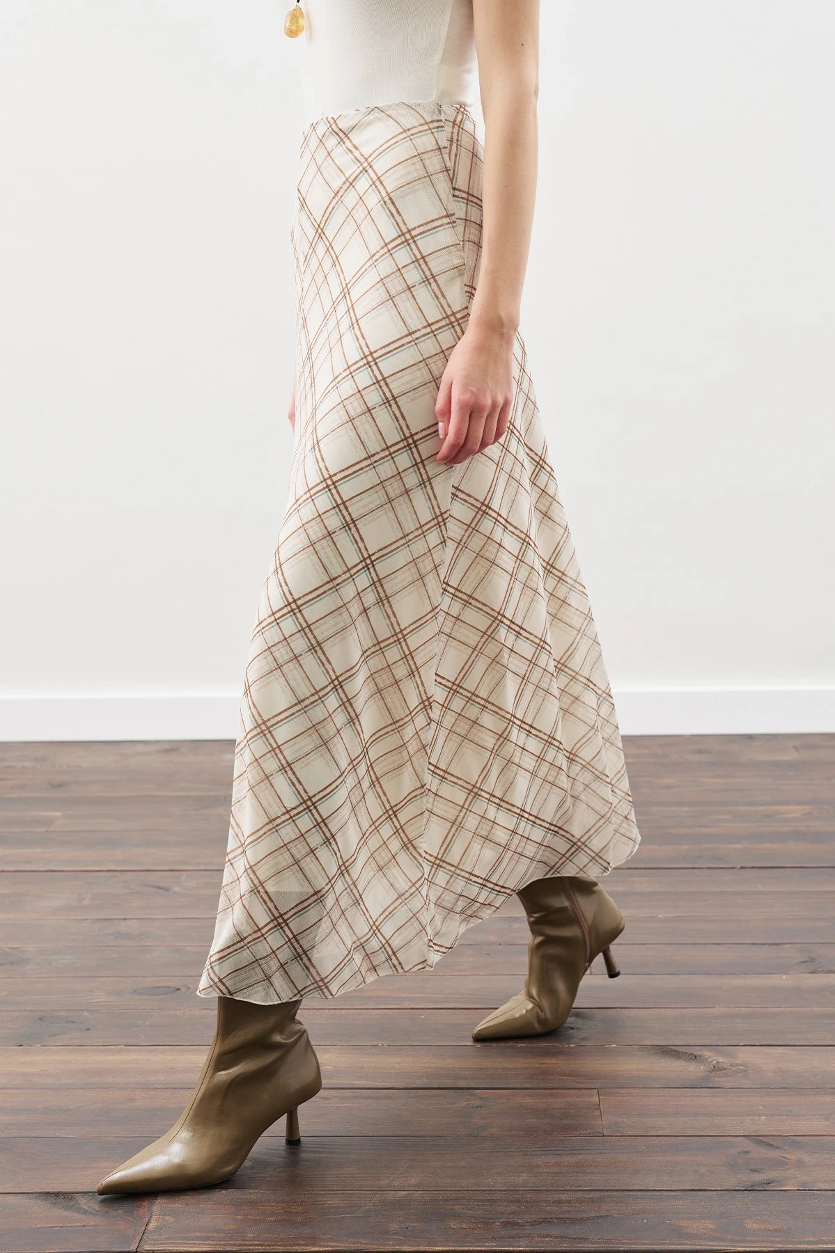 DESENLİ TÜL ETEK BEJ EKOSE DESENLİ TÜL ETEK BEJ EKOSE