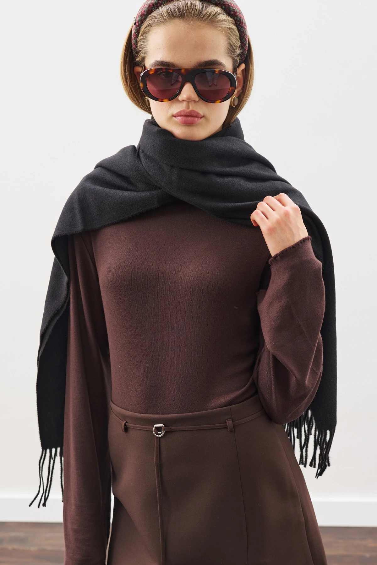 CASHMERE TEXTURED SHAWL BLACK