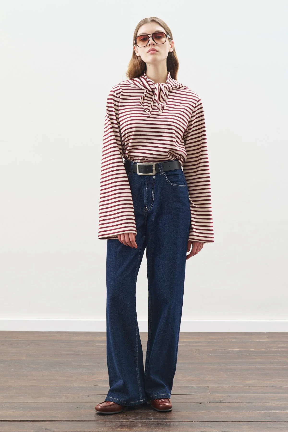 ŞAL DETAYLI ÇİZGİLİ TSHIRT BORDO