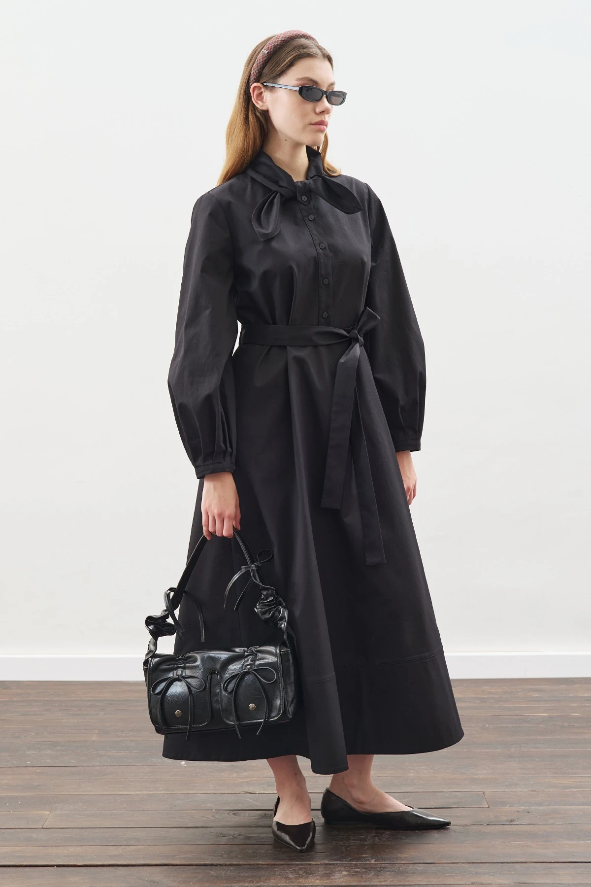 YAKASI BAĞLAMA DETAYLI ELBİSE SİYAH