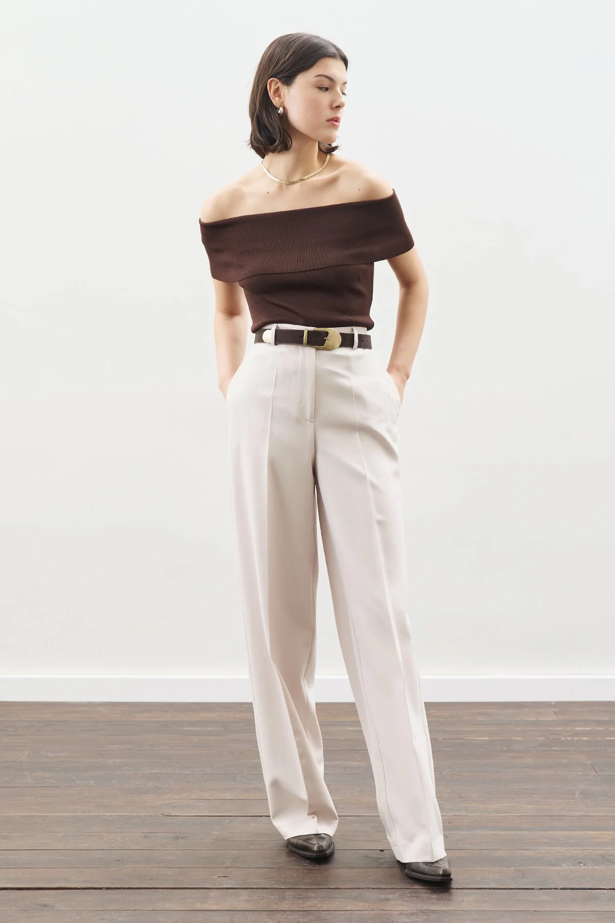 PLEATED DETAIL STRAIGHT CUT PANTS BEIGE