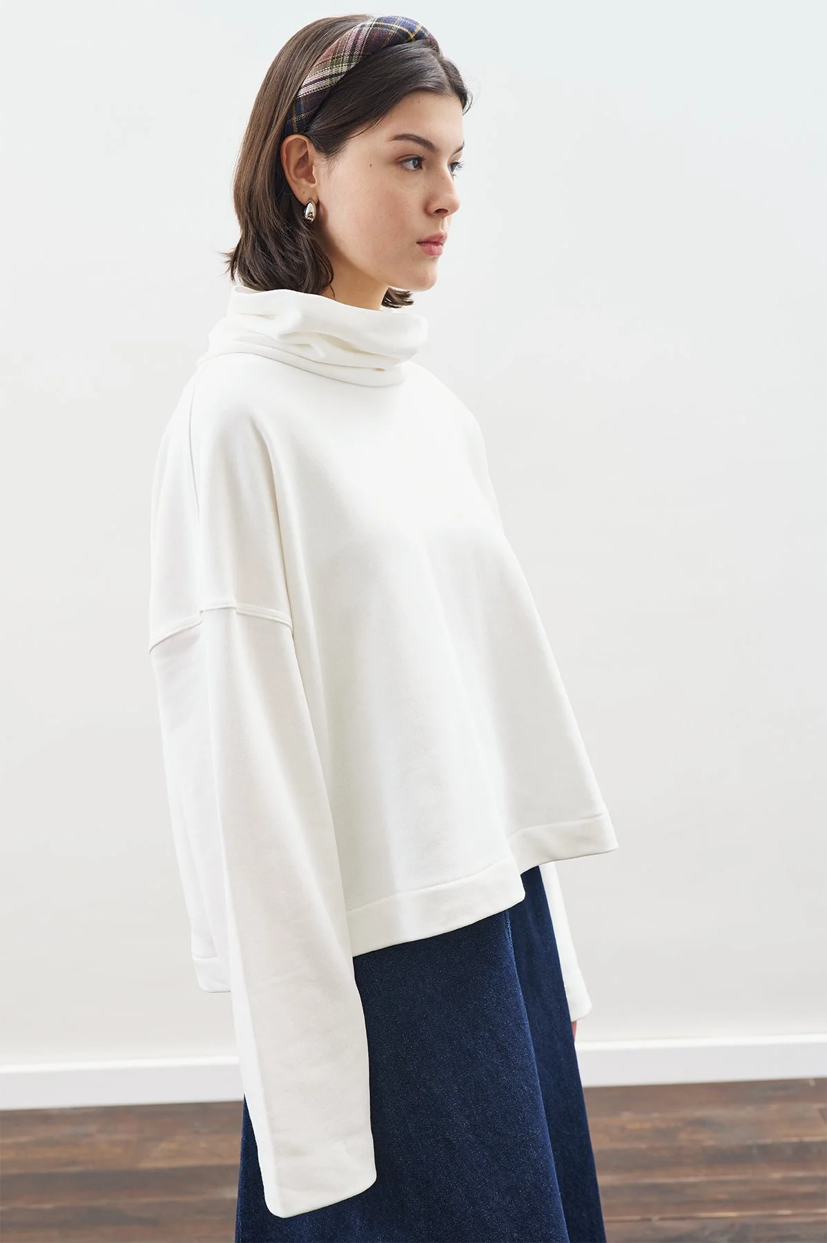 YÜKSEK YAKALI OVERSIZE SWEATSHIRT EKRU