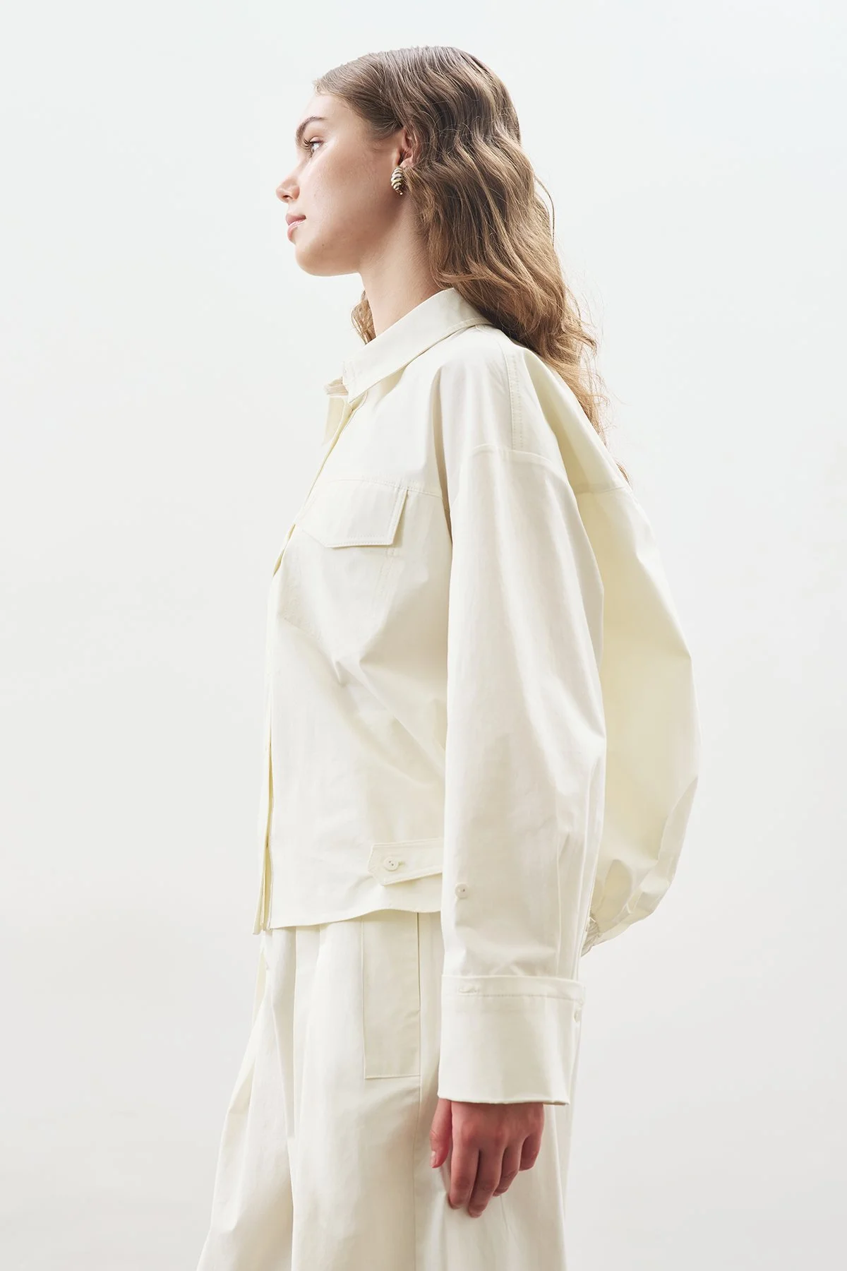 DİKİŞ DETAYLI BOMBER GÖMLEK EKRU