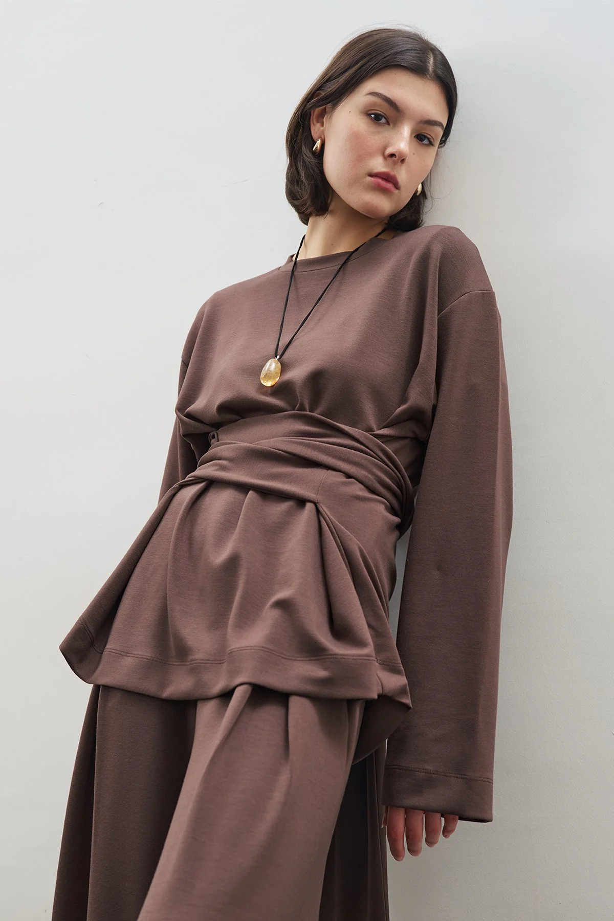 YUMUŞAK DOKULU MODAL BAĞLAMALI SWEATSHIRT KAHVERENGİ