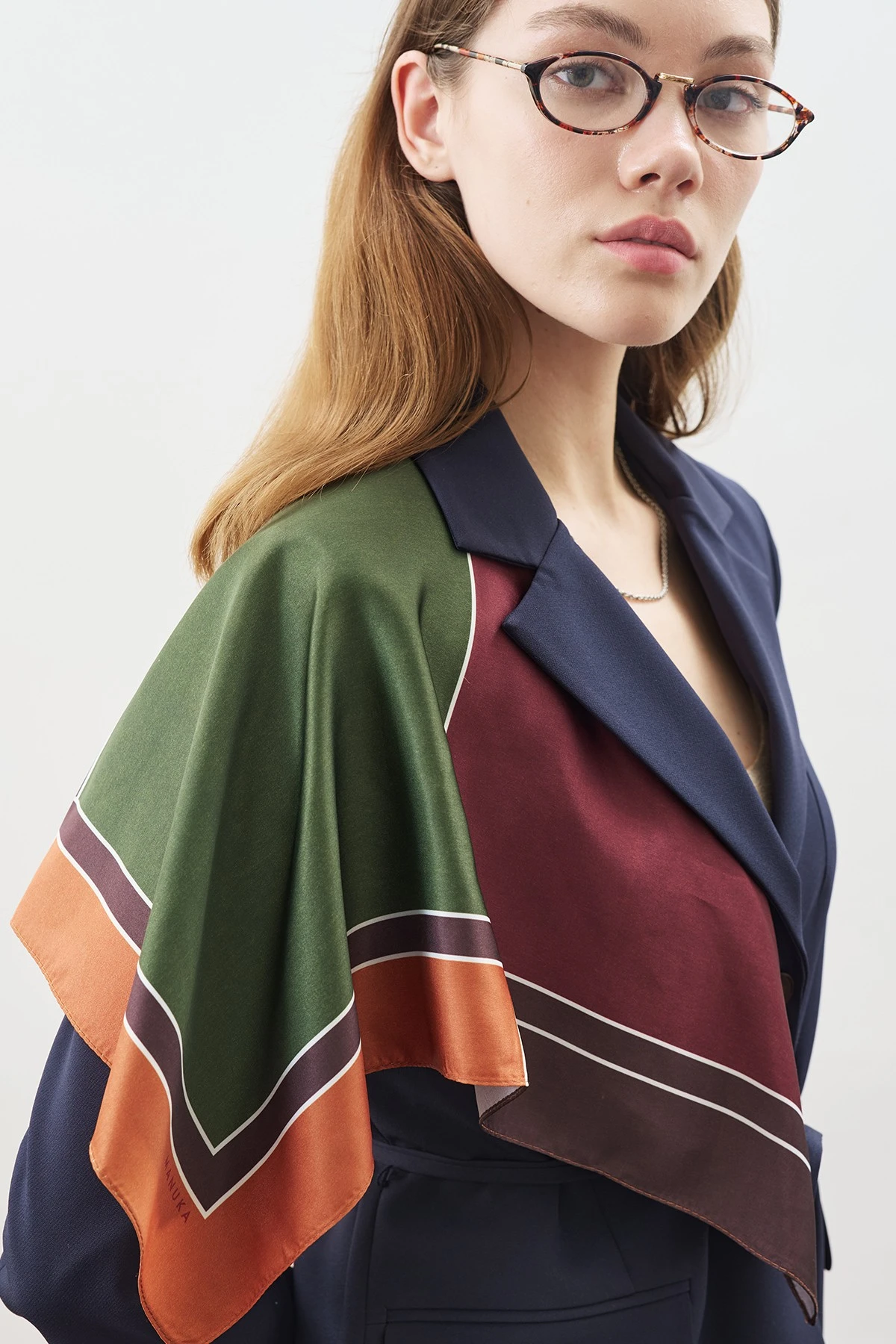 DESENLİ ORTA BOY SATEN FULAR NERA-BORDO