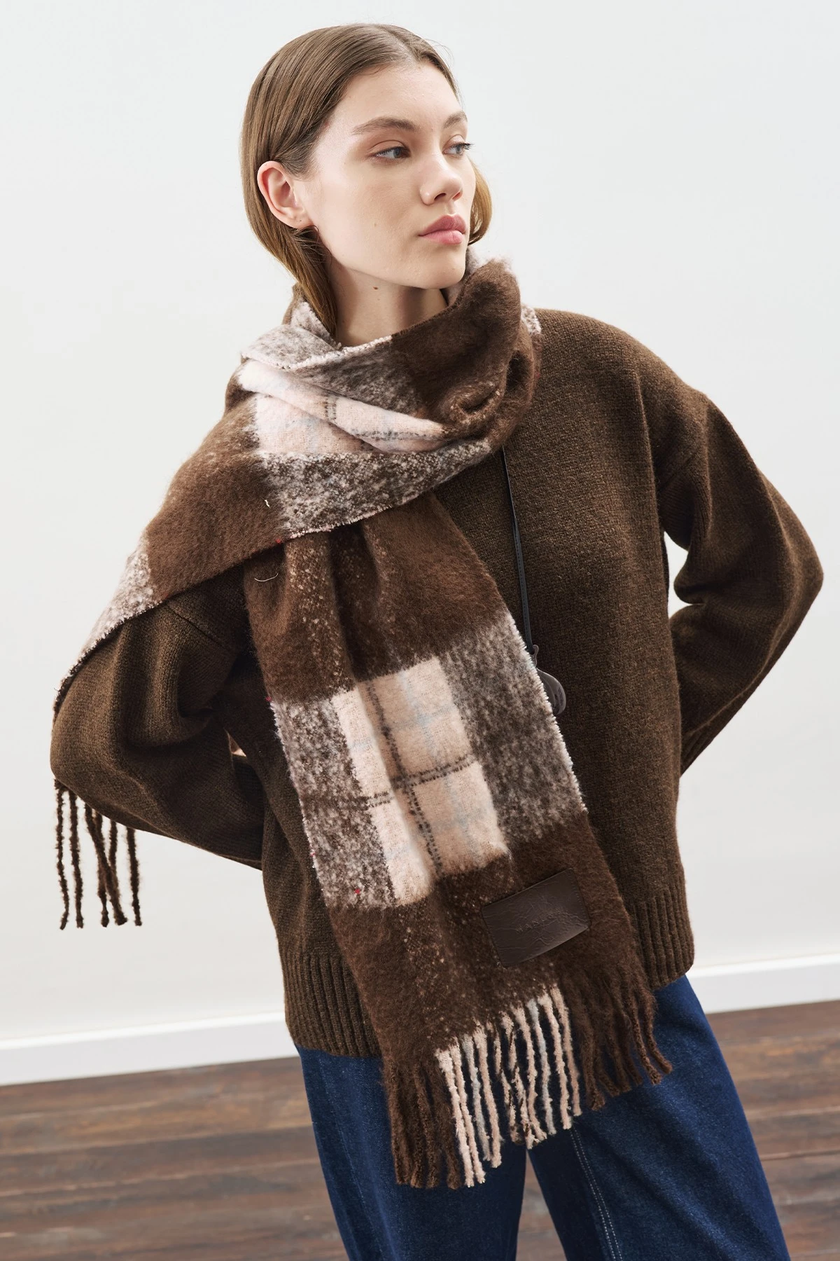 EKOSE DESENLİ ATKI KAHVERENGİ