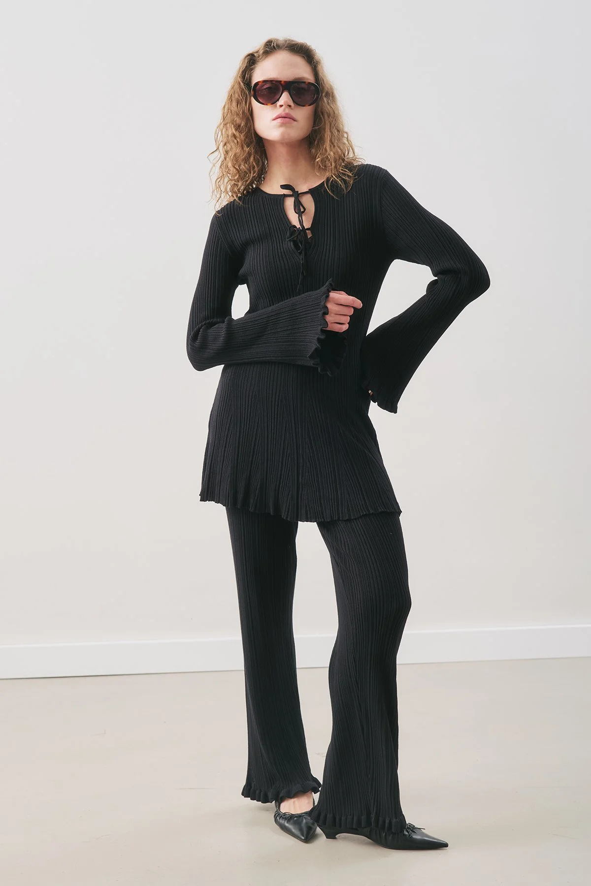 VOLANLI LASTİK ÖRGÜ PANTOLON SİYAH