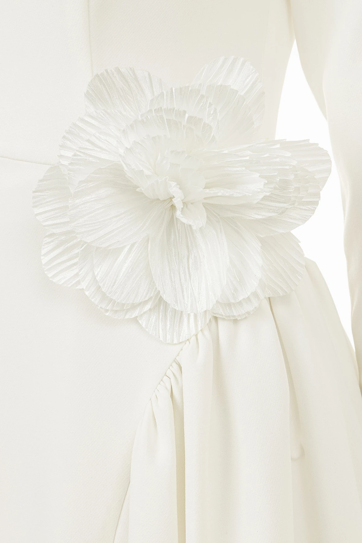 LORA ÇİÇEK BROŞ EKRU