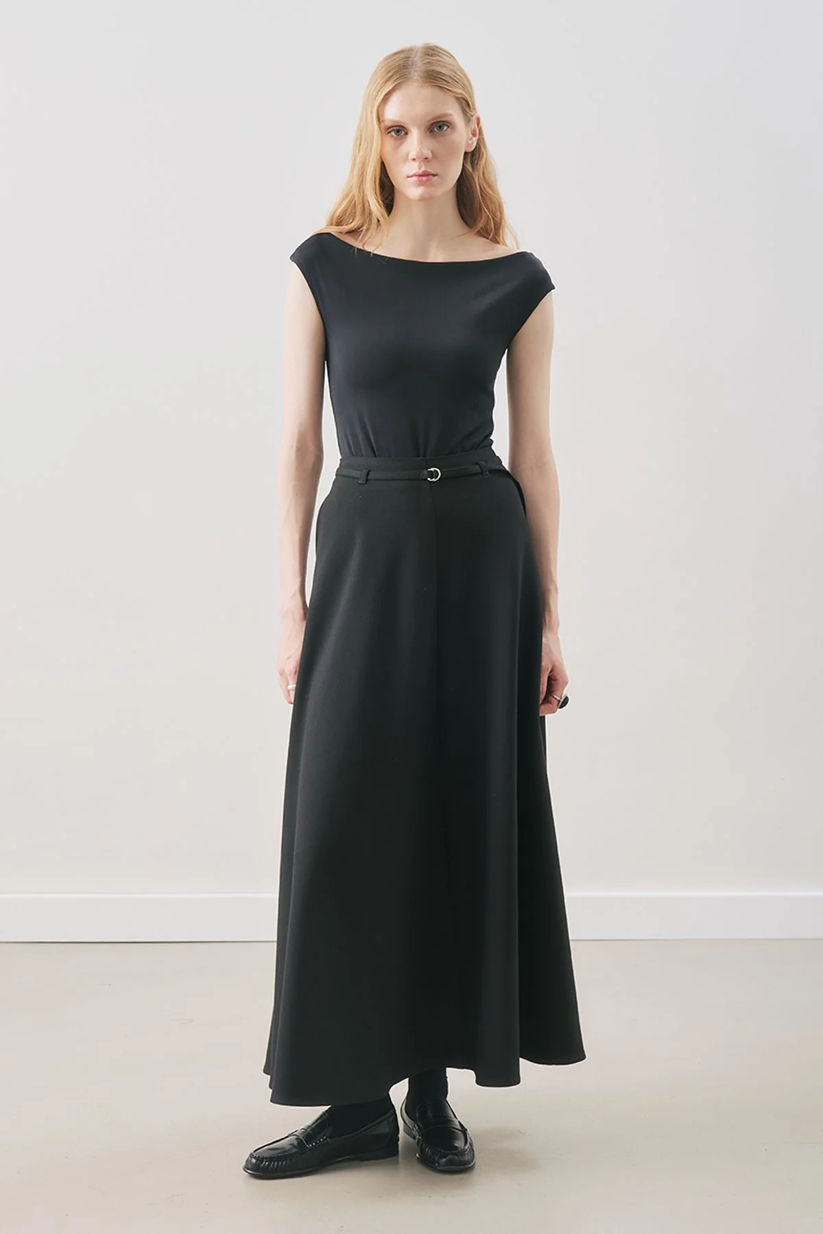 KEMER DETAYLI KLOŞ ETEK SİYAH