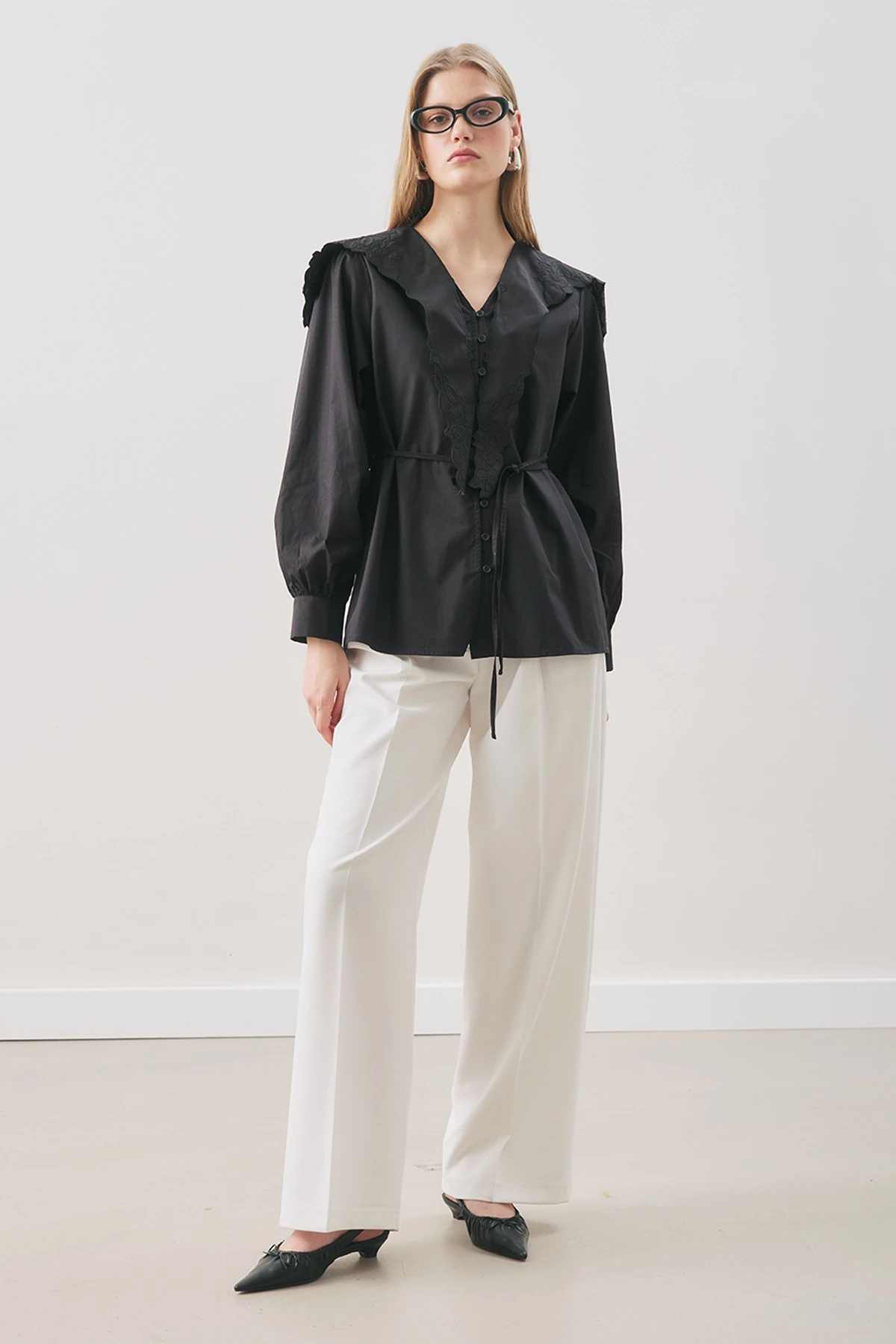 NAKIŞLI GENİŞ YAKA GÖMLEK SİYAH