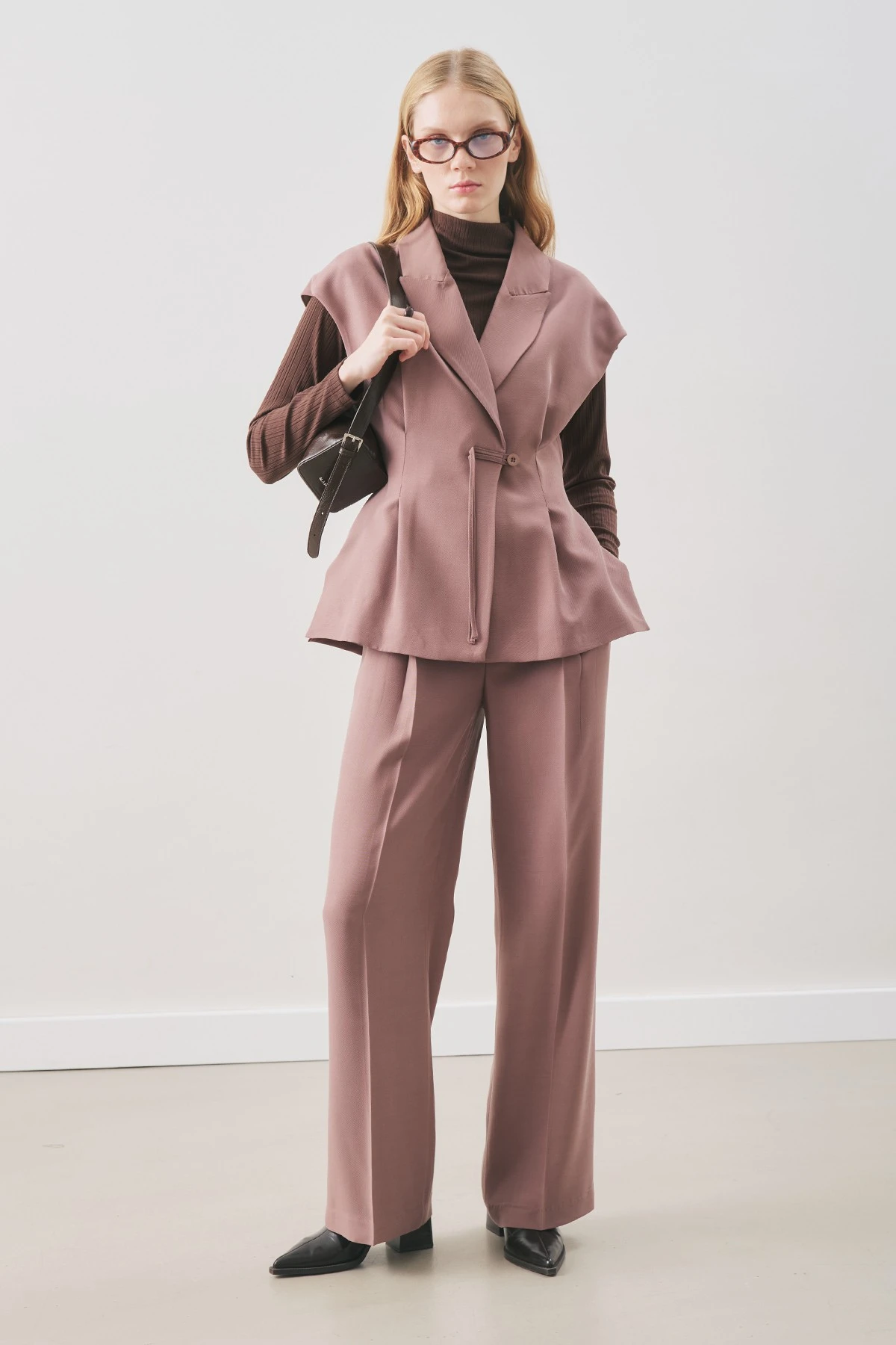 DÖKÜMLÜ TENCEL KEMERLİ YELEK GÜLKURUSU