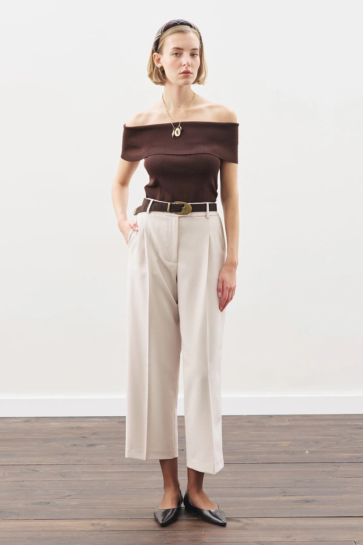 PLEATED DETAIL STRAIGHT CUT PANTS BEIGE