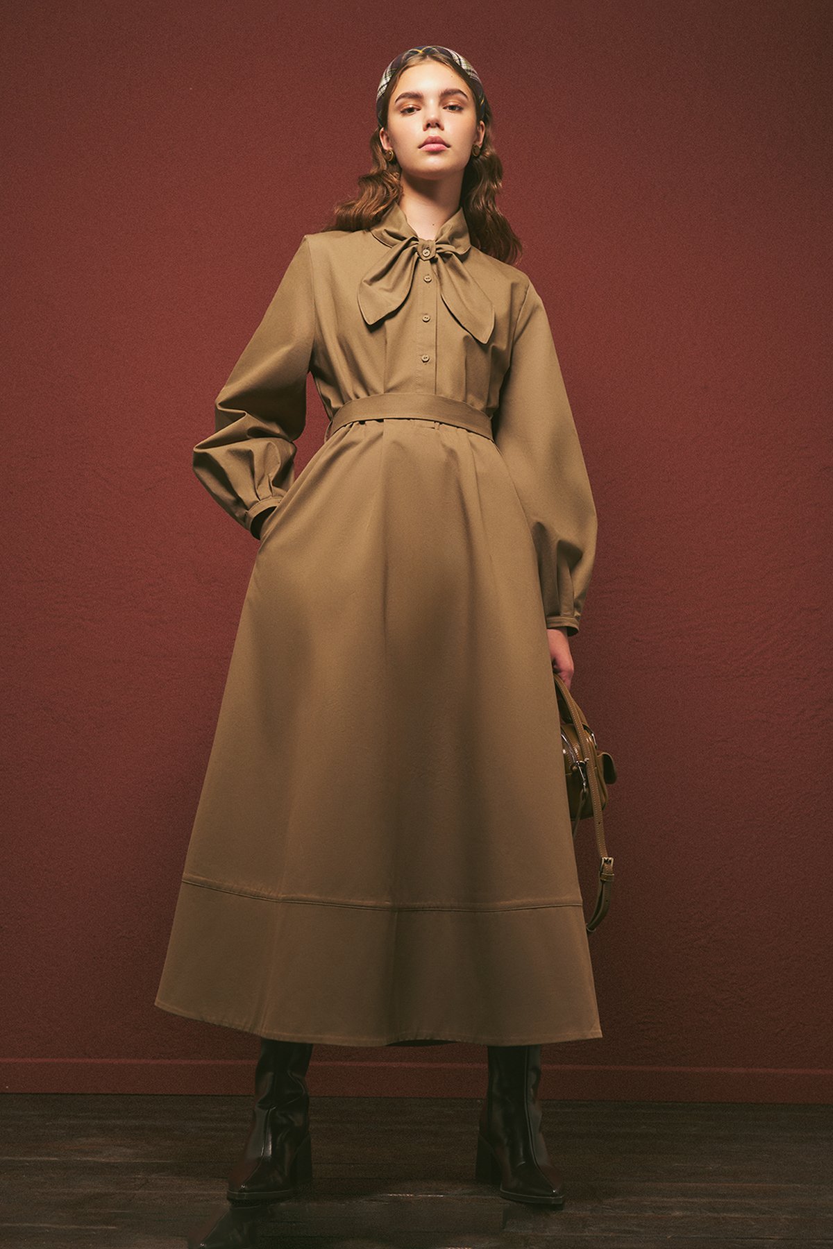 YAKASI BAĞLAMA DETAYLI ELBİSE HAKİ