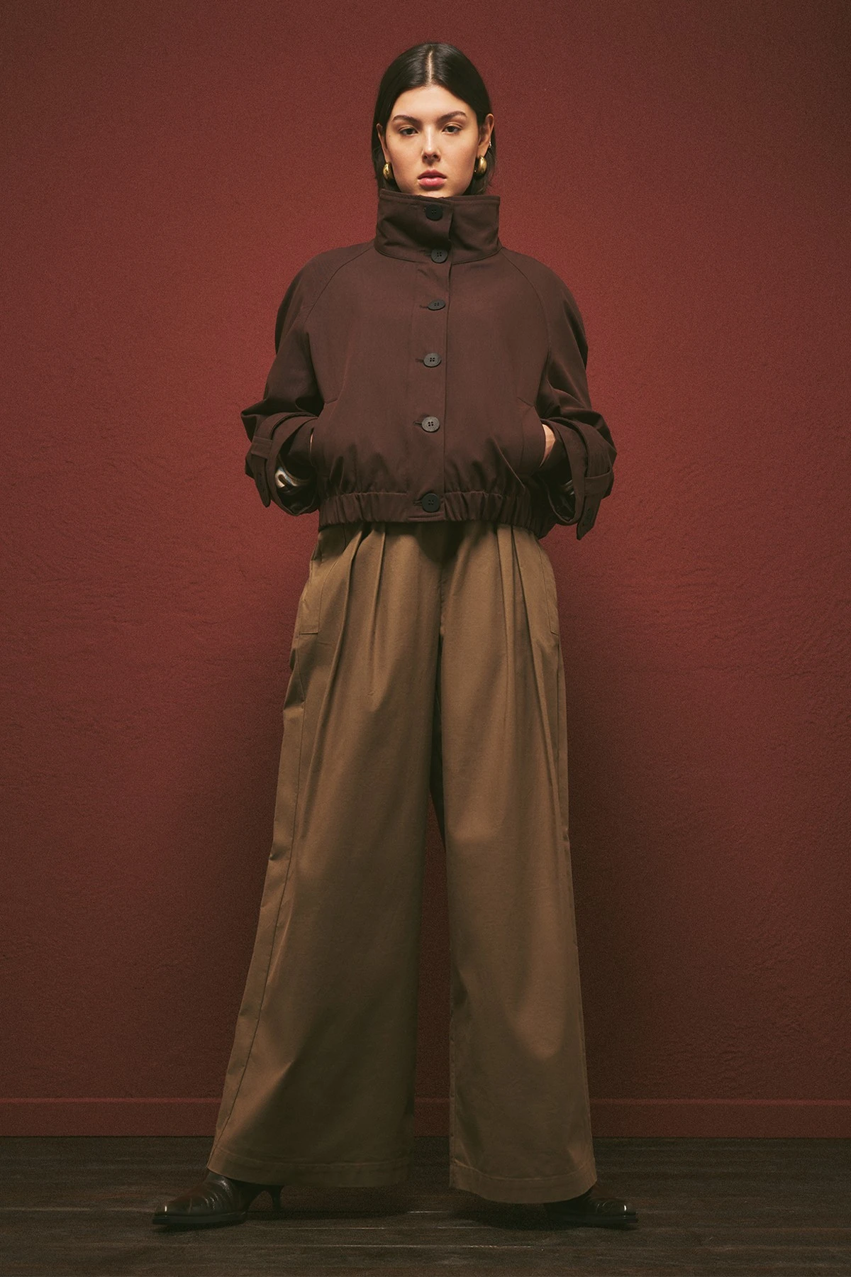 GENİŞ PİLELİ GABARDİN PANTOLON HAKİ