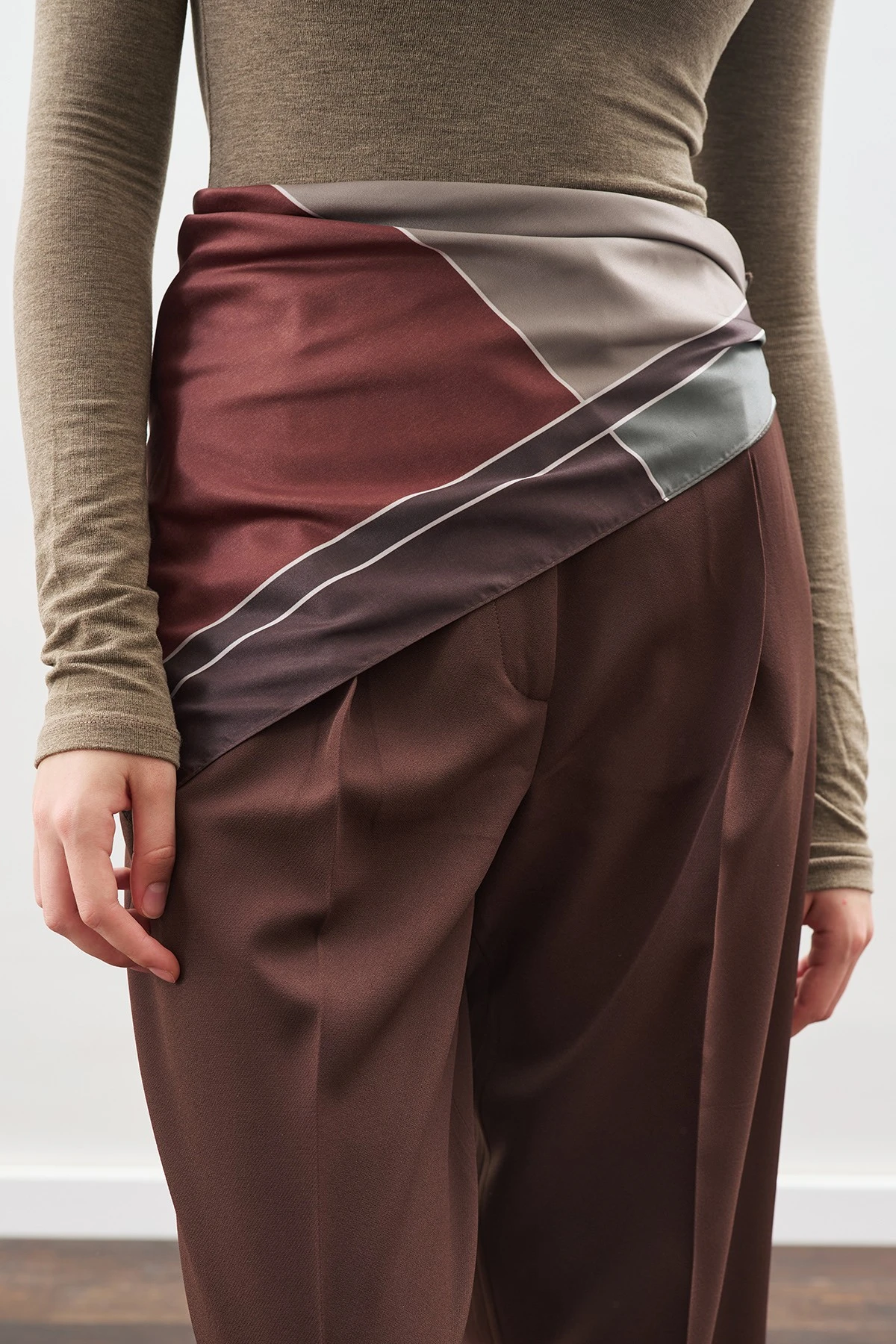 DESENLİ ORTA BOY SATEN FULAR NERA-YEŞİL