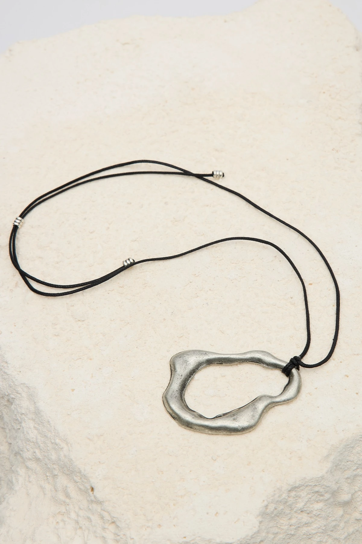 ABSTRACT PENDANT NECKLACE SILVER