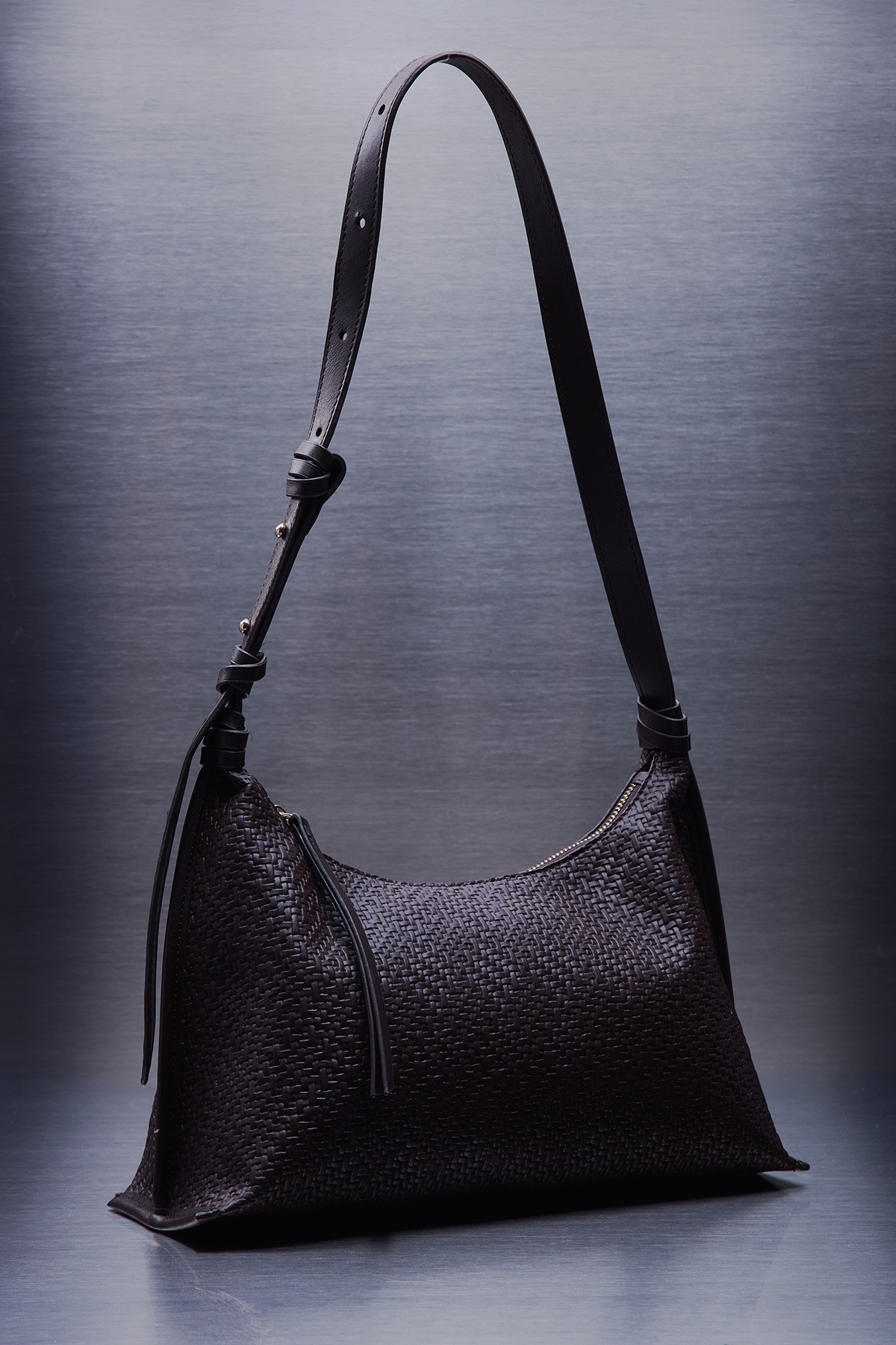 DOKULU DERİ OMUZ ÇANTASI KAHVERENGİ