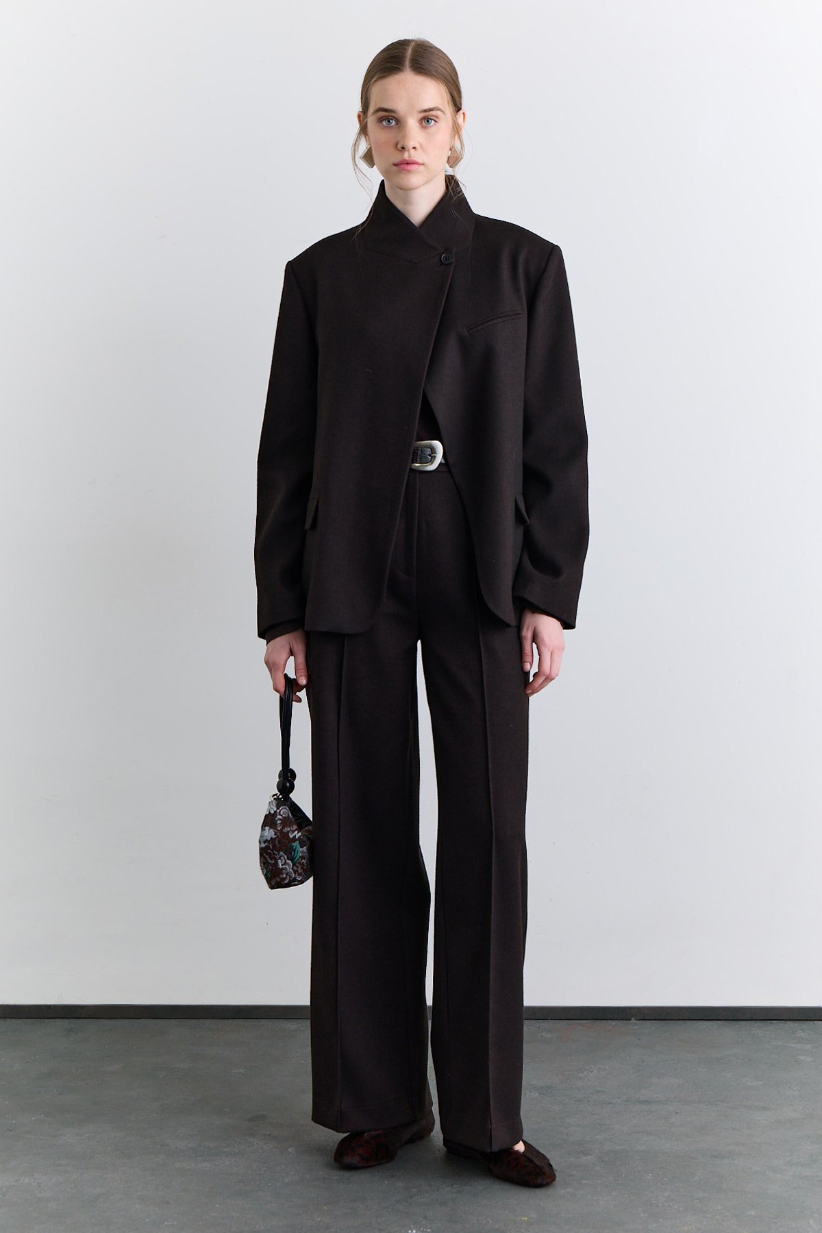 KLASİK PİLELİ KUMAŞ PANTOLON KAHVERENGİ