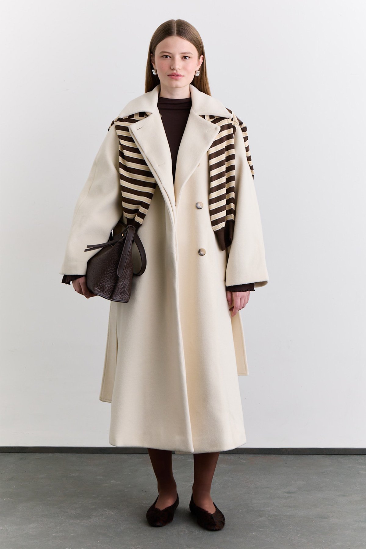 DÜZ KAPAMALI KAŞE KABAN EKRU