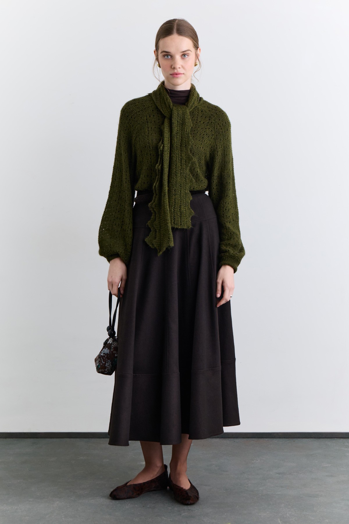 KUP DETAYLI GENİŞ ETEK KAHVERENGİ