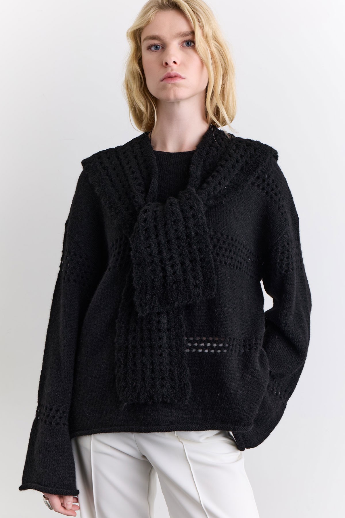 SOFT TEXTURED COLLARED SHAWL BLACK