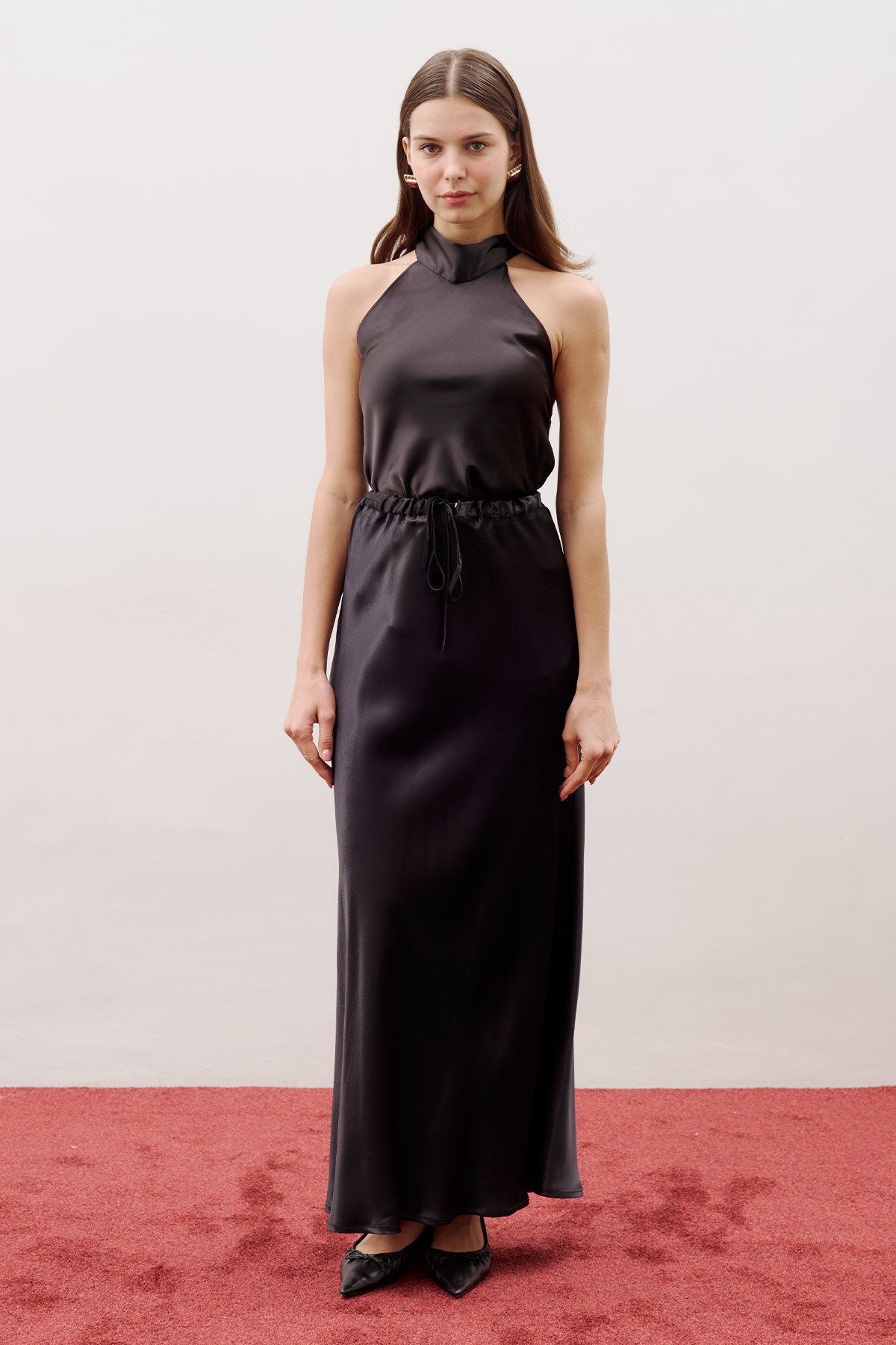 WAIST-ADJUSTABLE SATIN SKIRT BLACK