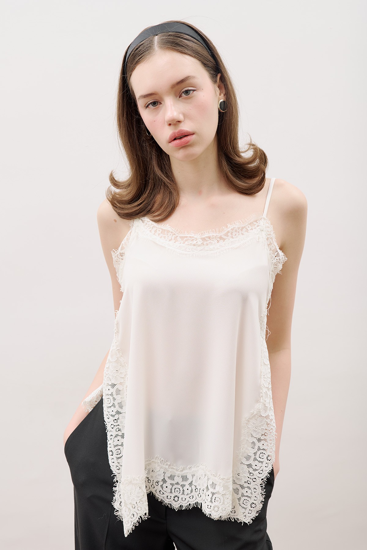 LACE-STRIP STRAP BLOUSE ECRU