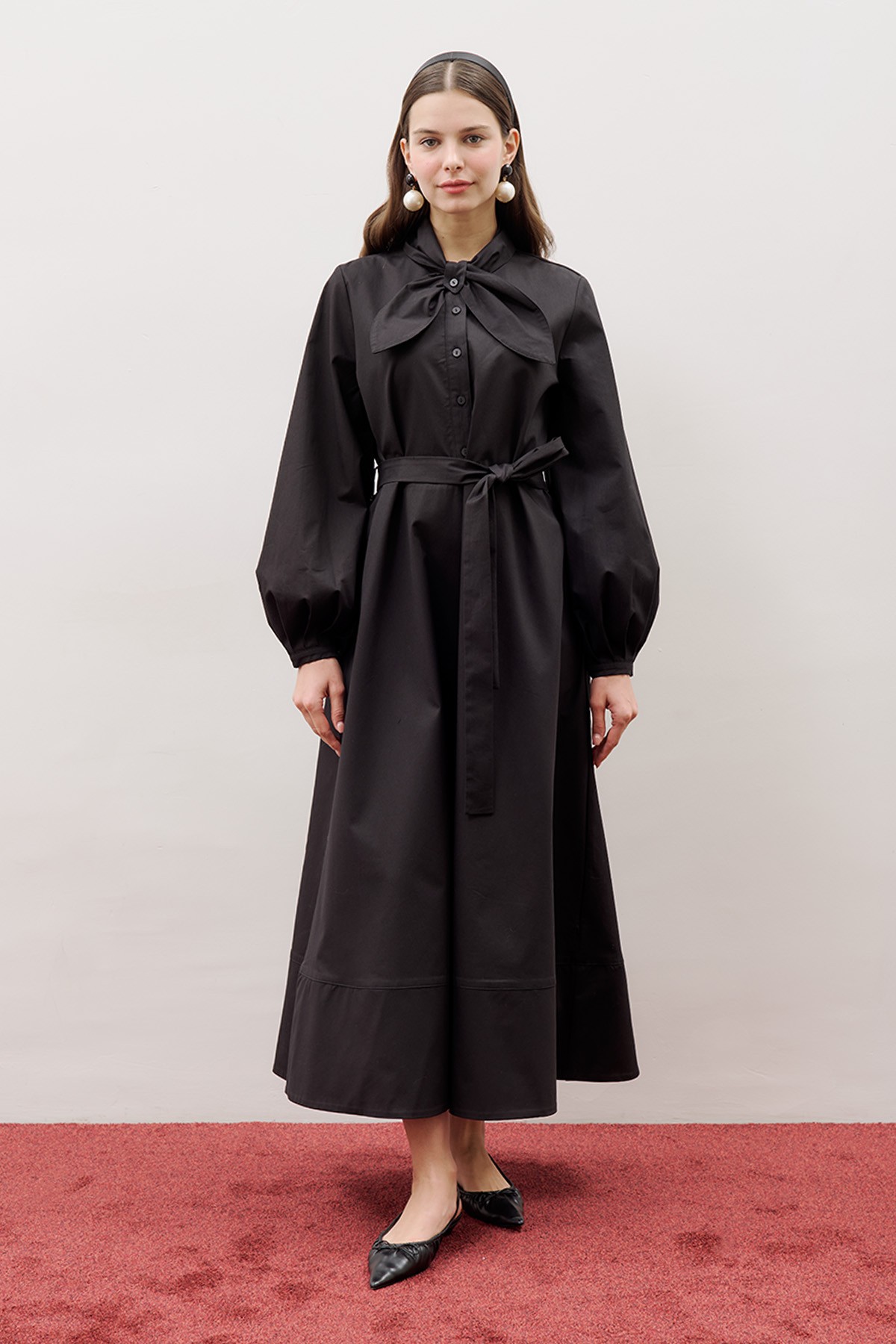YAKASI BAĞLAMA DETAYLI ELBİSE SİYAH