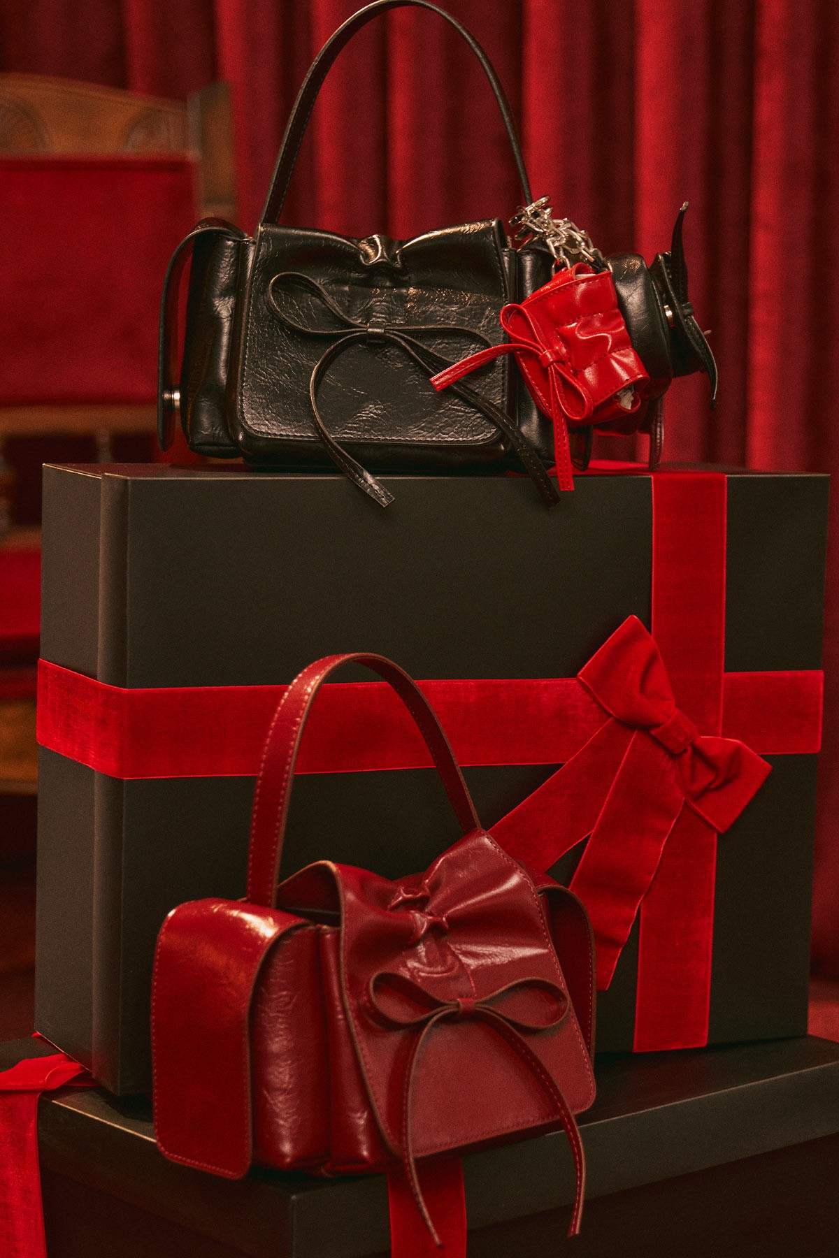 LYRA BOW DETAIL BAG BURGUNDY